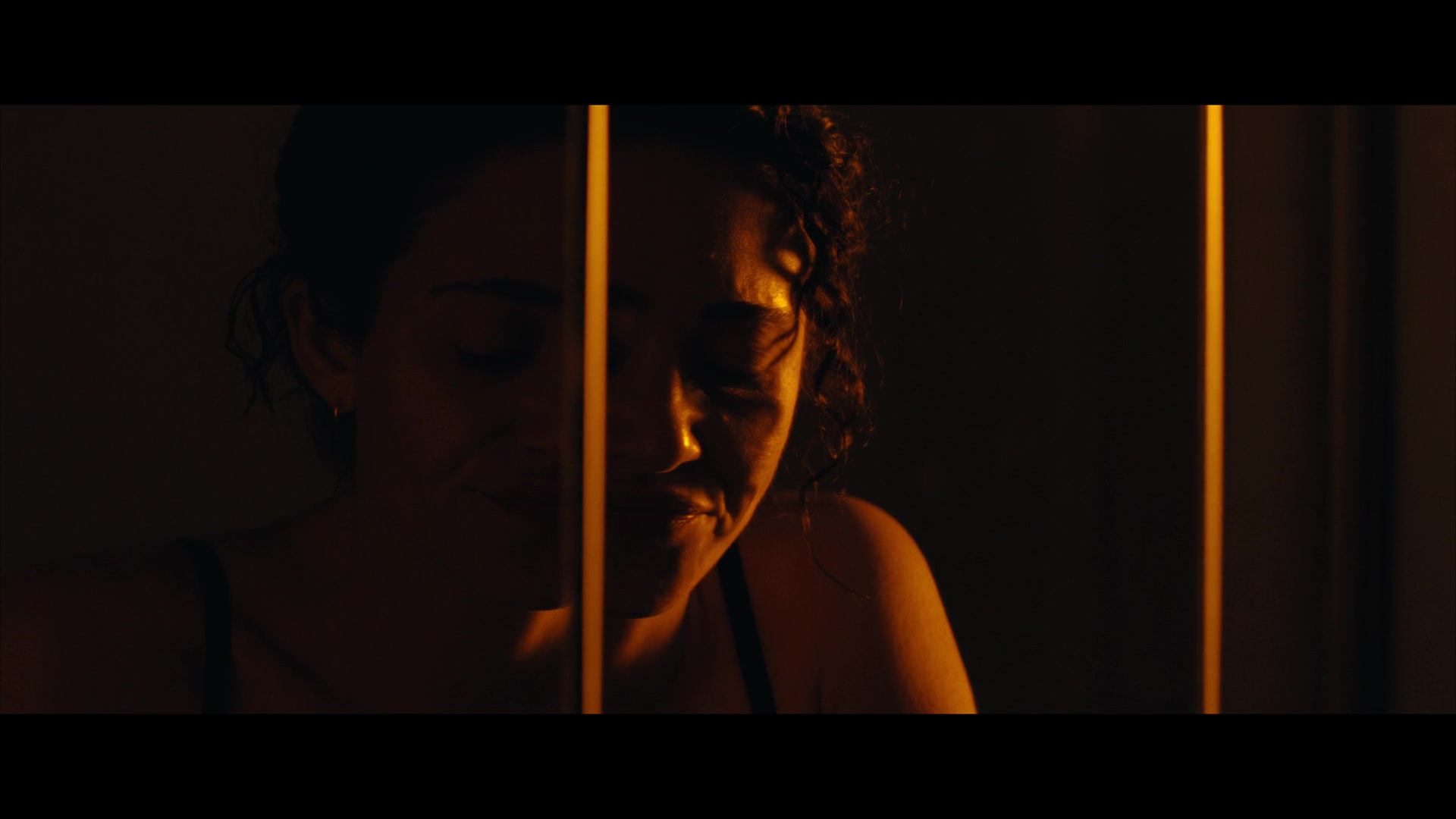 Furious_S01E02_My_Life_Had_Stood_A_Loaded_Gun_1080p_ERW_002336.jpg