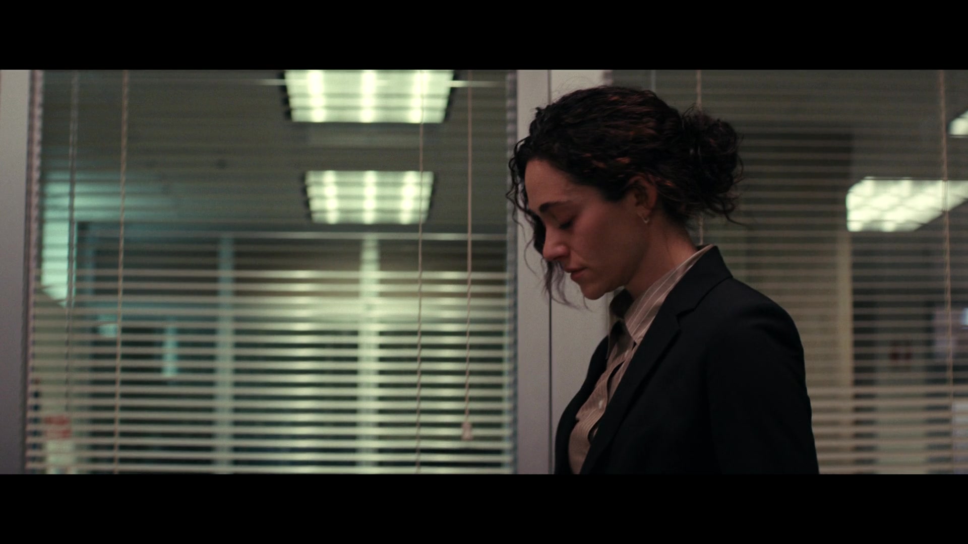 Furious_S01E02_My_Life_Had_Stood_A_Loaded_Gun_1080p_ERW_002871.jpg