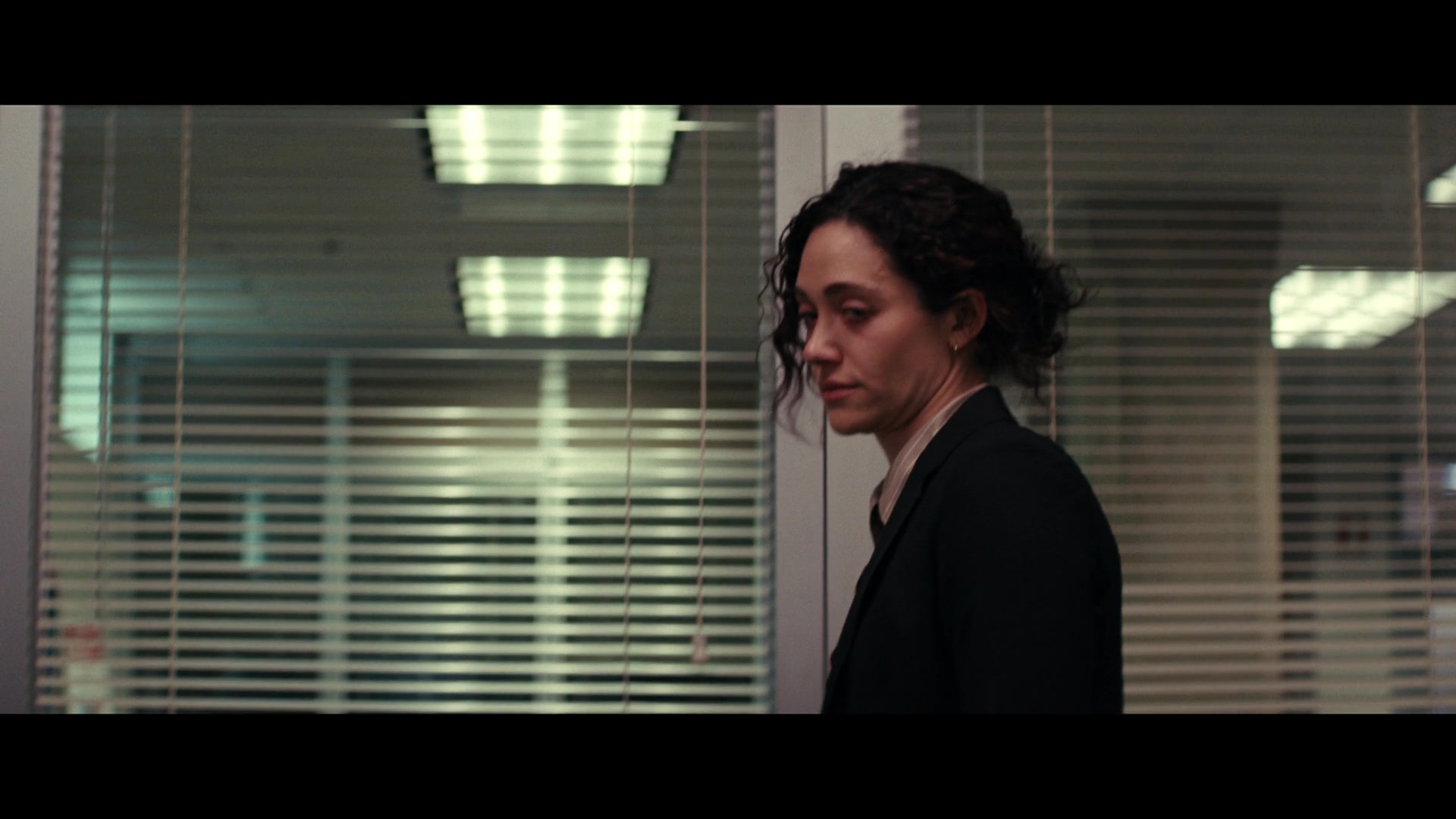 Furious_S01E02_My_Life_Had_Stood_A_Loaded_Gun_1080p_ERW_002873.jpg
