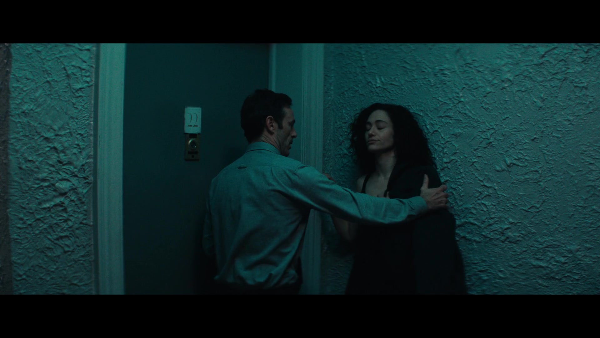 Furious_S01E02_My_Life_Had_Stood_A_Loaded_Gun_1080p_ERW_005142.jpg