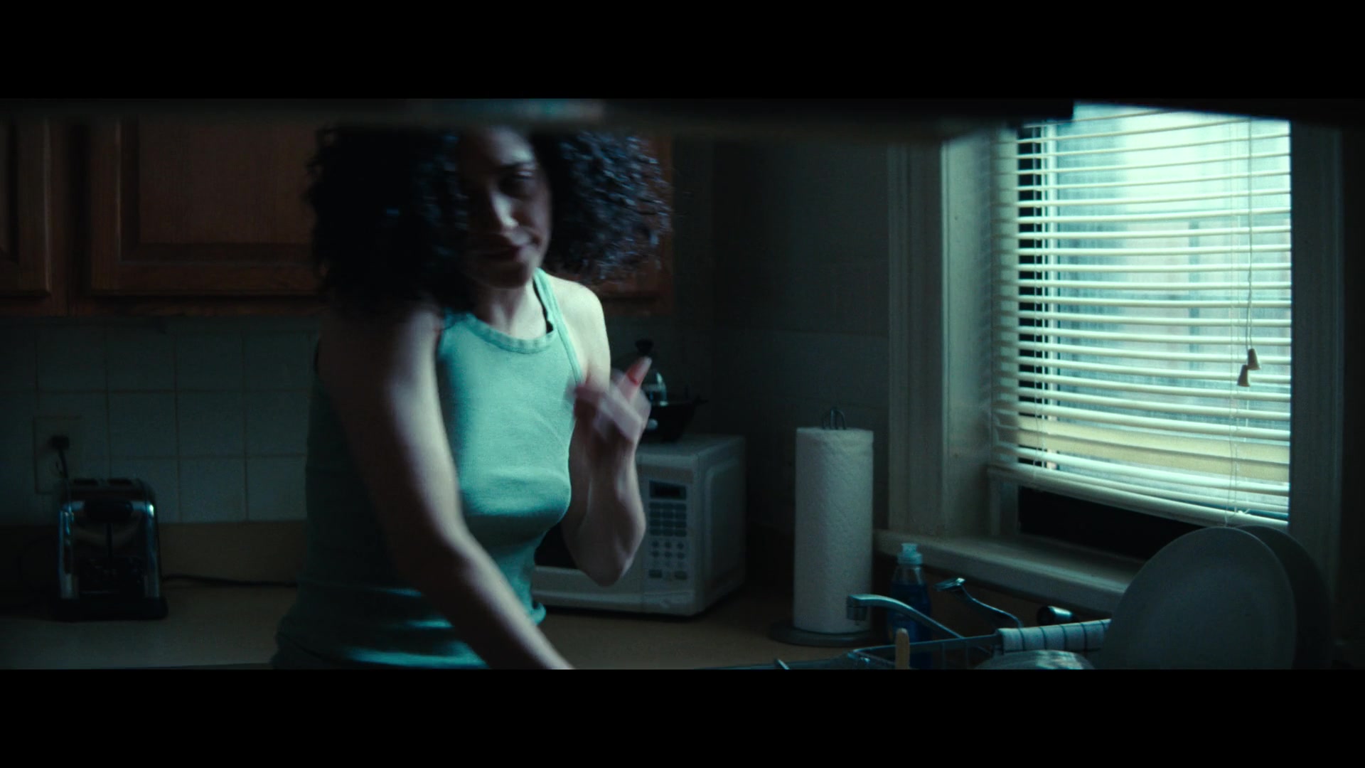 Furious_S01E02_My_Life_Had_Stood_A_Loaded_Gun_1080p_ERW_006190.jpg