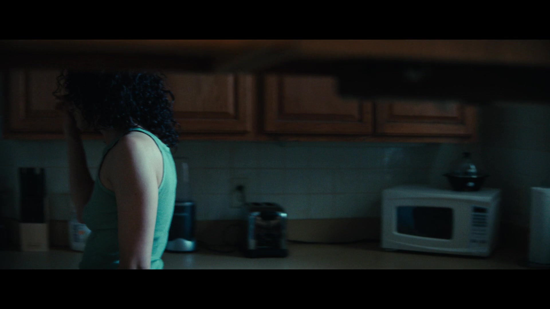 Furious_S01E02_My_Life_Had_Stood_A_Loaded_Gun_1080p_ERW_006194.jpg
