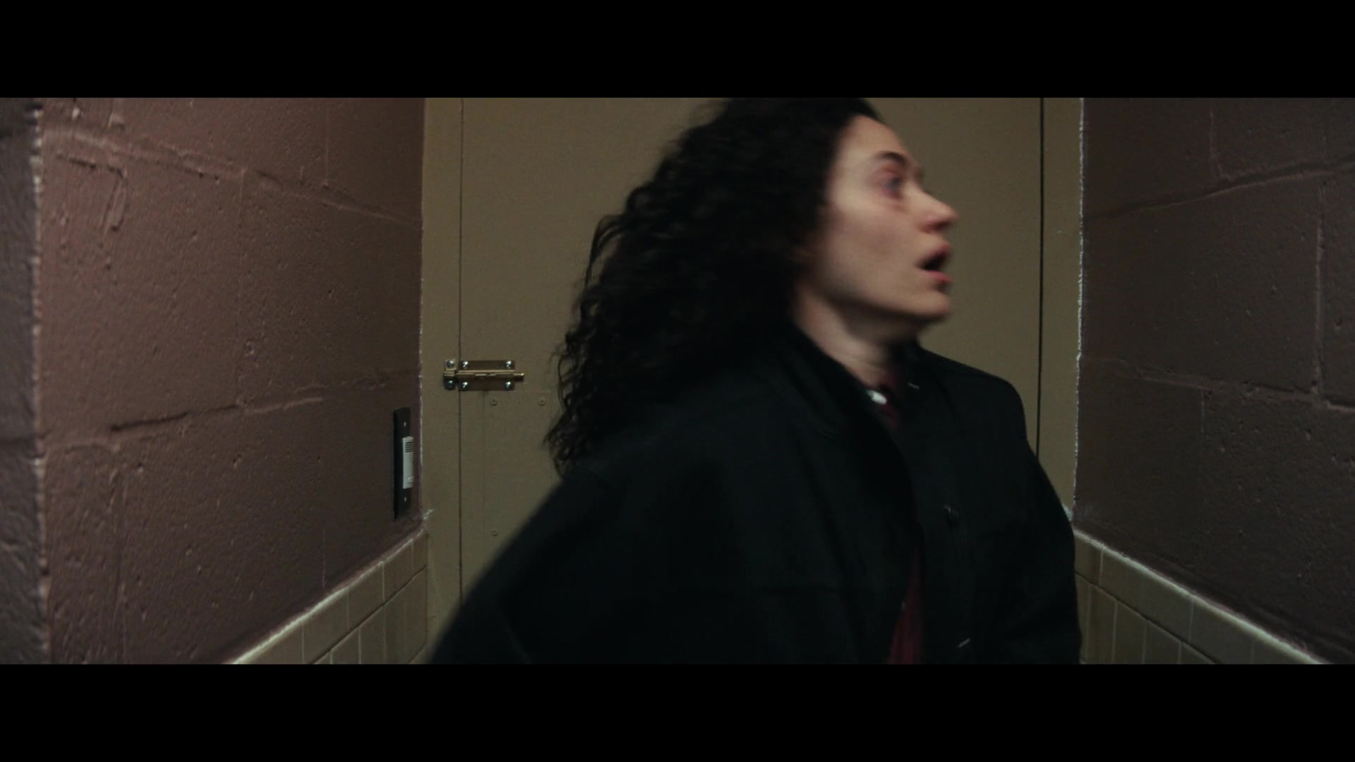 Furious_S01E06_They_Make_a_Noise_Like_Feathers_1080p_ERW_000968.jpg