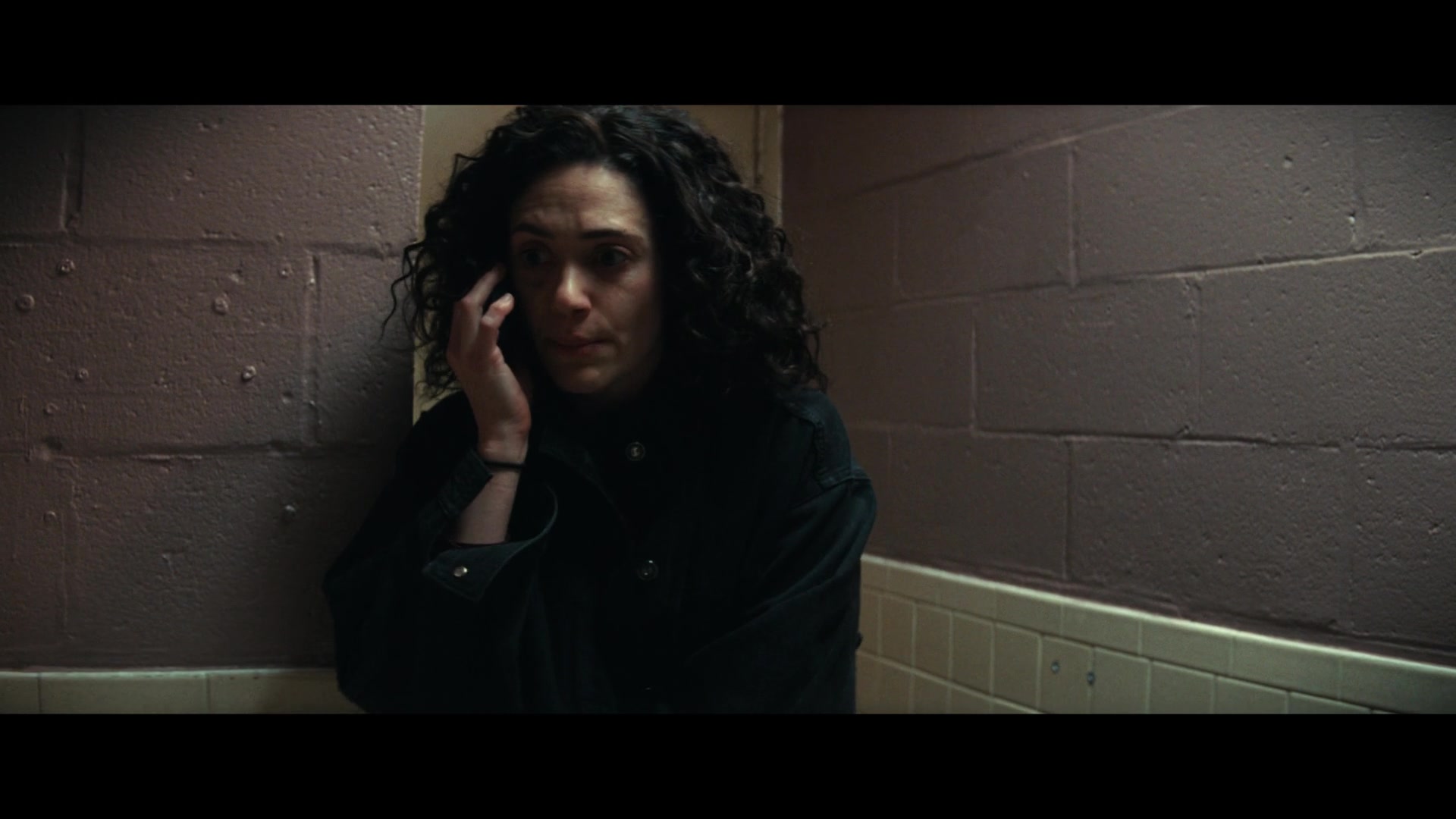 Furious_S01E06_They_Make_a_Noise_Like_Feathers_1080p_ERW_001068.jpg