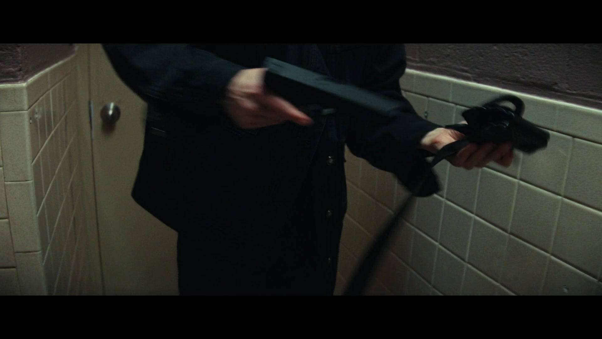 Furious_S01E06_They_Make_a_Noise_Like_Feathers_1080p_ERW_001109.jpg