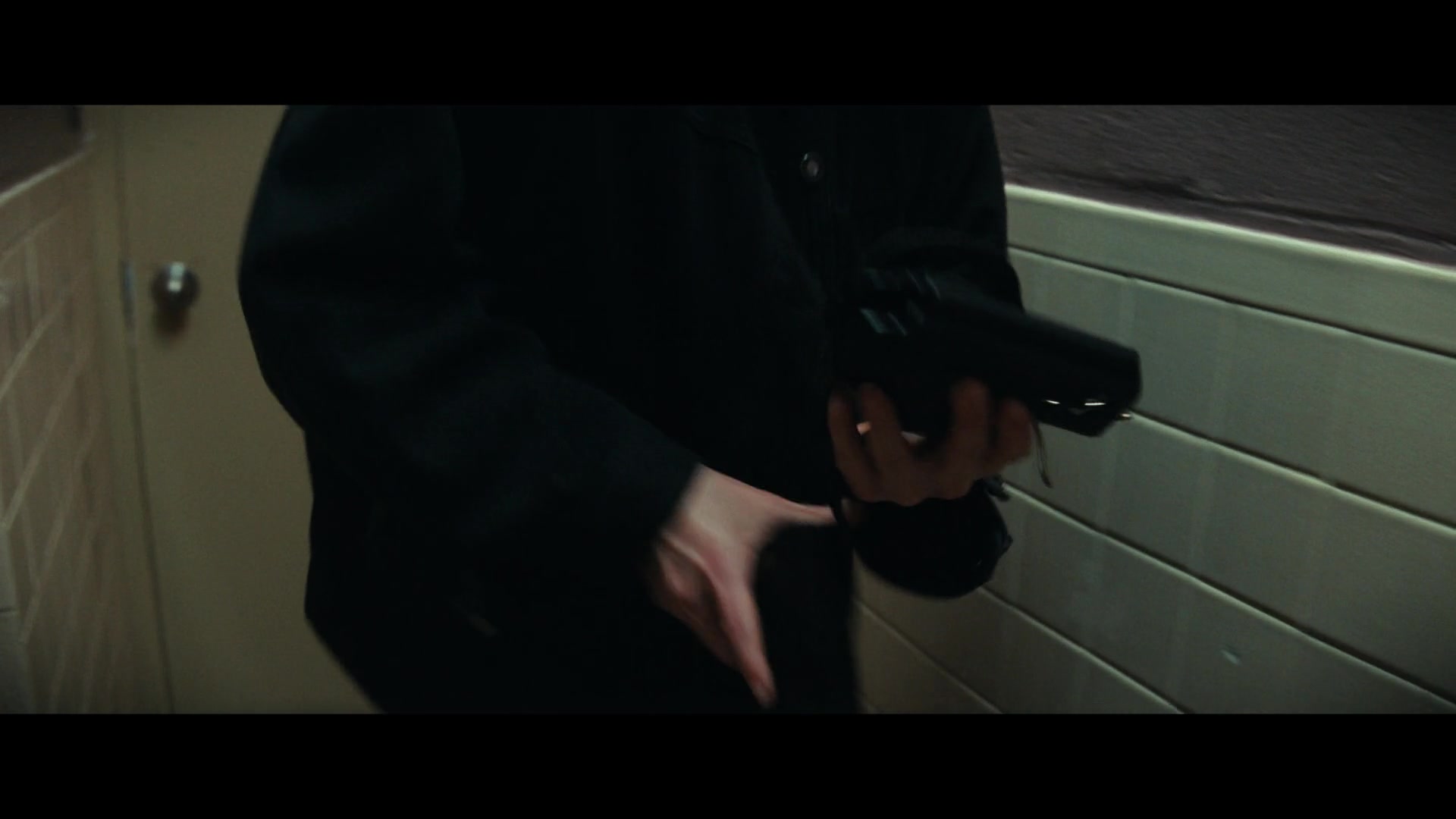 Furious_S01E06_They_Make_a_Noise_Like_Feathers_1080p_ERW_001110.jpg