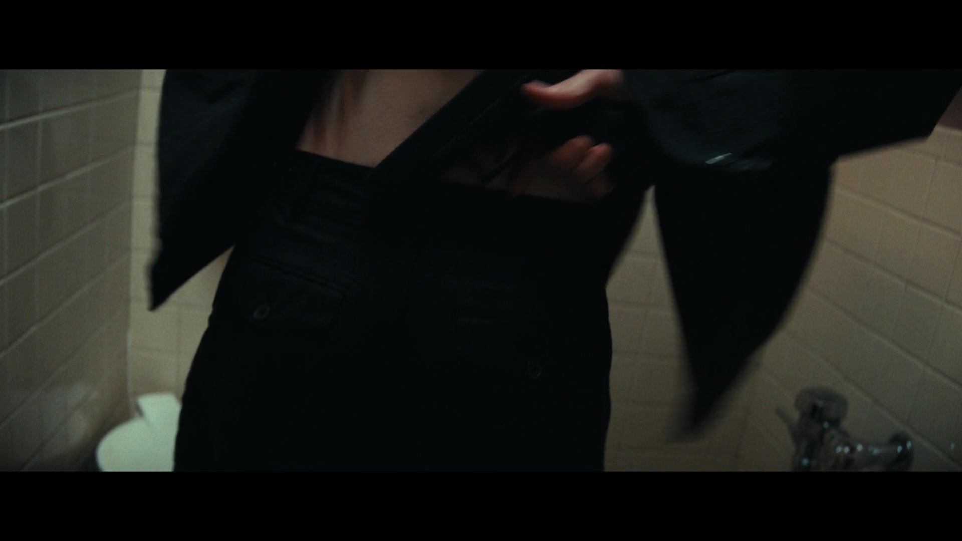 Furious_S01E06_They_Make_a_Noise_Like_Feathers_1080p_ERW_001136.jpg