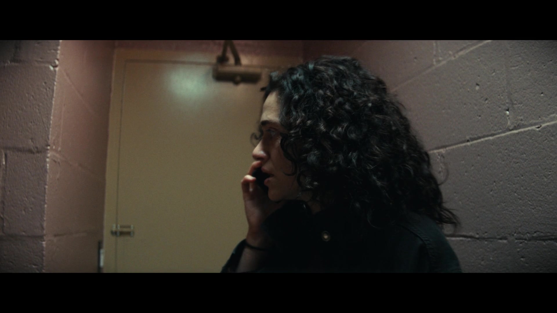 Furious_S01E06_They_Make_a_Noise_Like_Feathers_1080p_ERW_001215.jpg