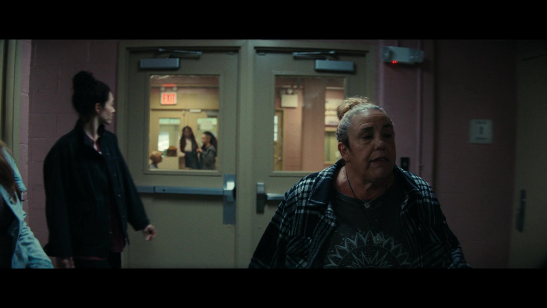 Furious_S01E06_They_Make_a_Noise_Like_Feathers_1080p_ERW_001809.jpg