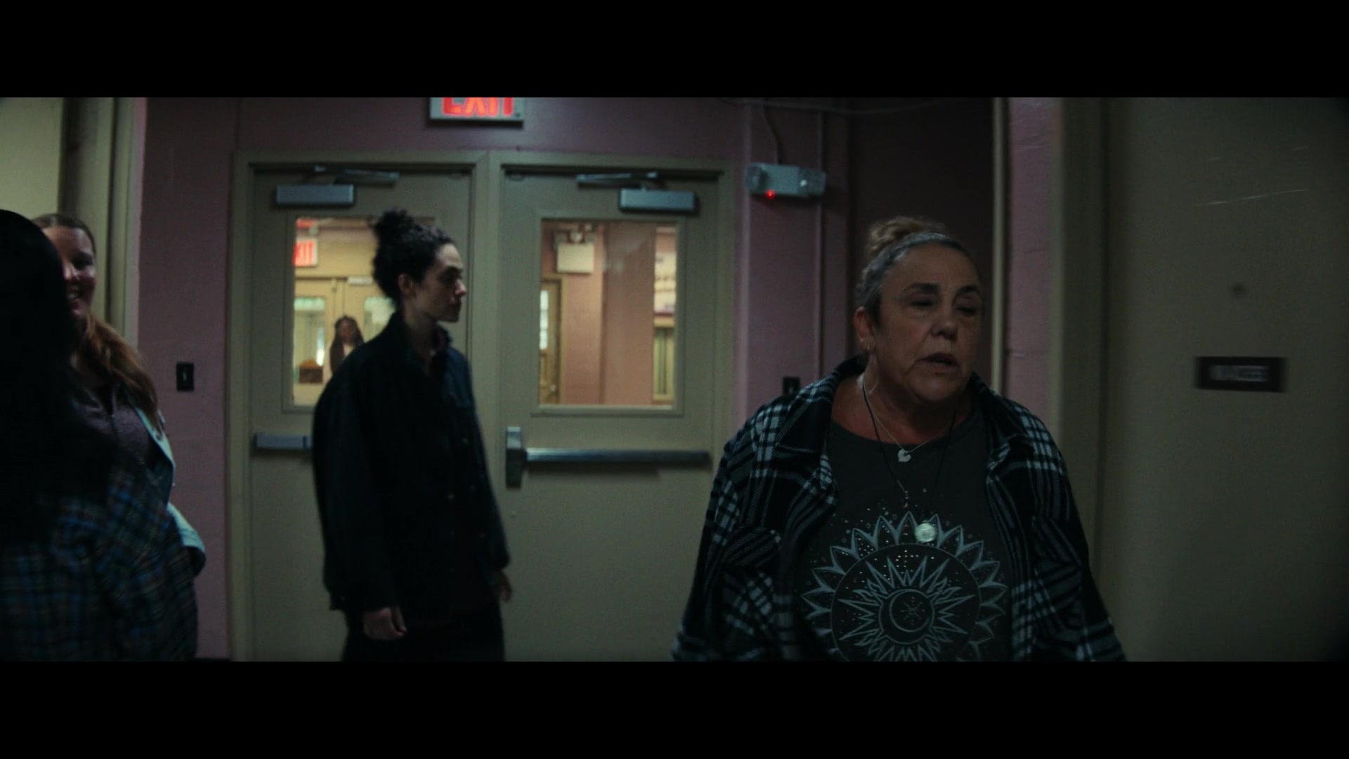 Furious_S01E06_They_Make_a_Noise_Like_Feathers_1080p_ERW_001811.jpg