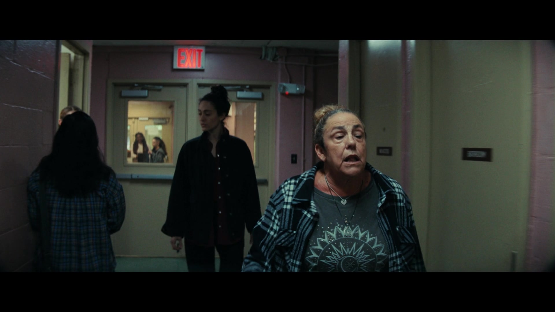 Furious_S01E06_They_Make_a_Noise_Like_Feathers_1080p_ERW_001813.jpg