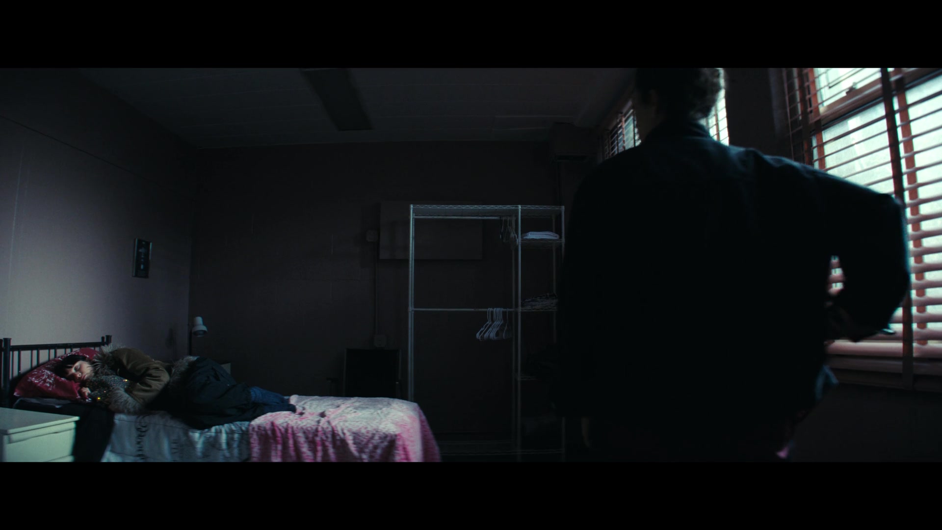 Furious_S01E06_They_Make_a_Noise_Like_Feathers_1080p_ERW_002277.jpg