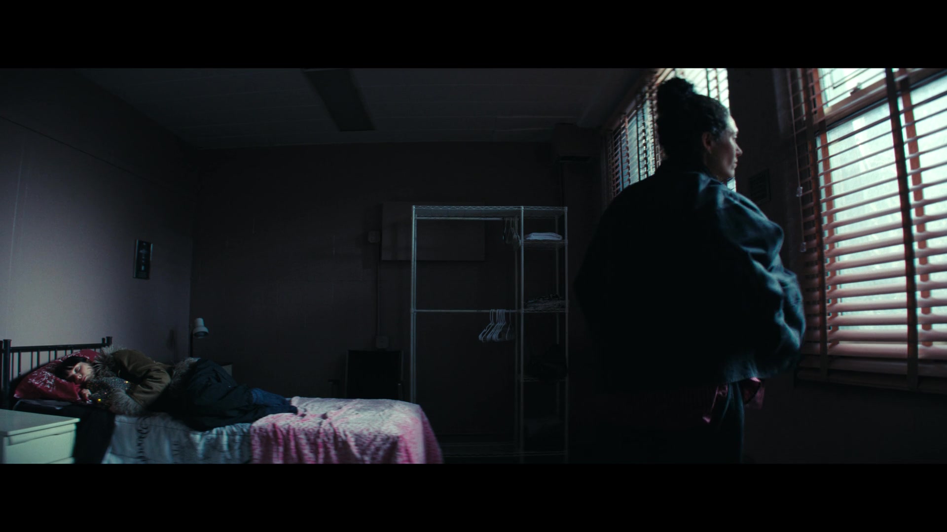 Furious_S01E06_They_Make_a_Noise_Like_Feathers_1080p_ERW_002279.jpg