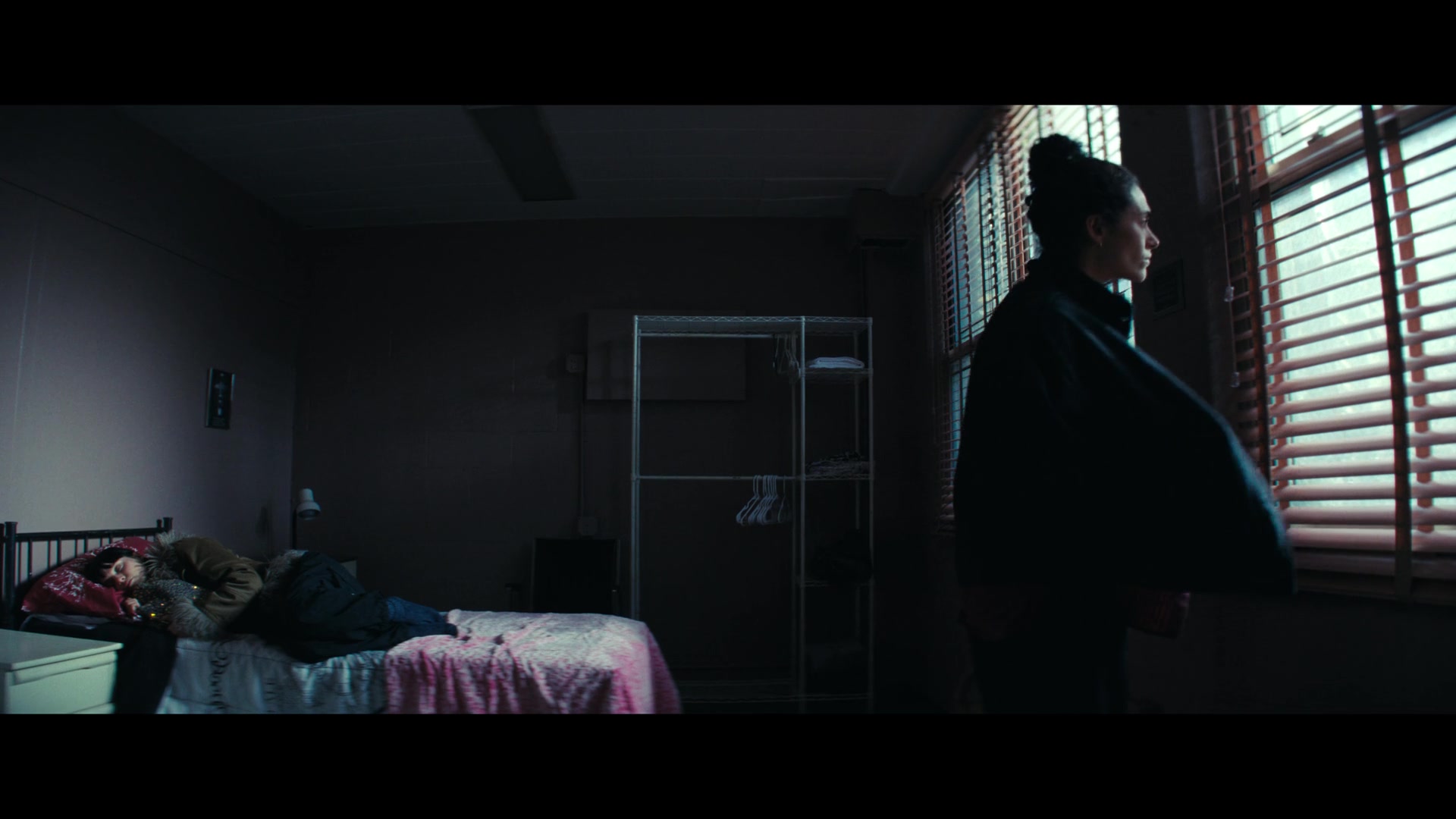 Furious_S01E06_They_Make_a_Noise_Like_Feathers_1080p_ERW_002280.jpg