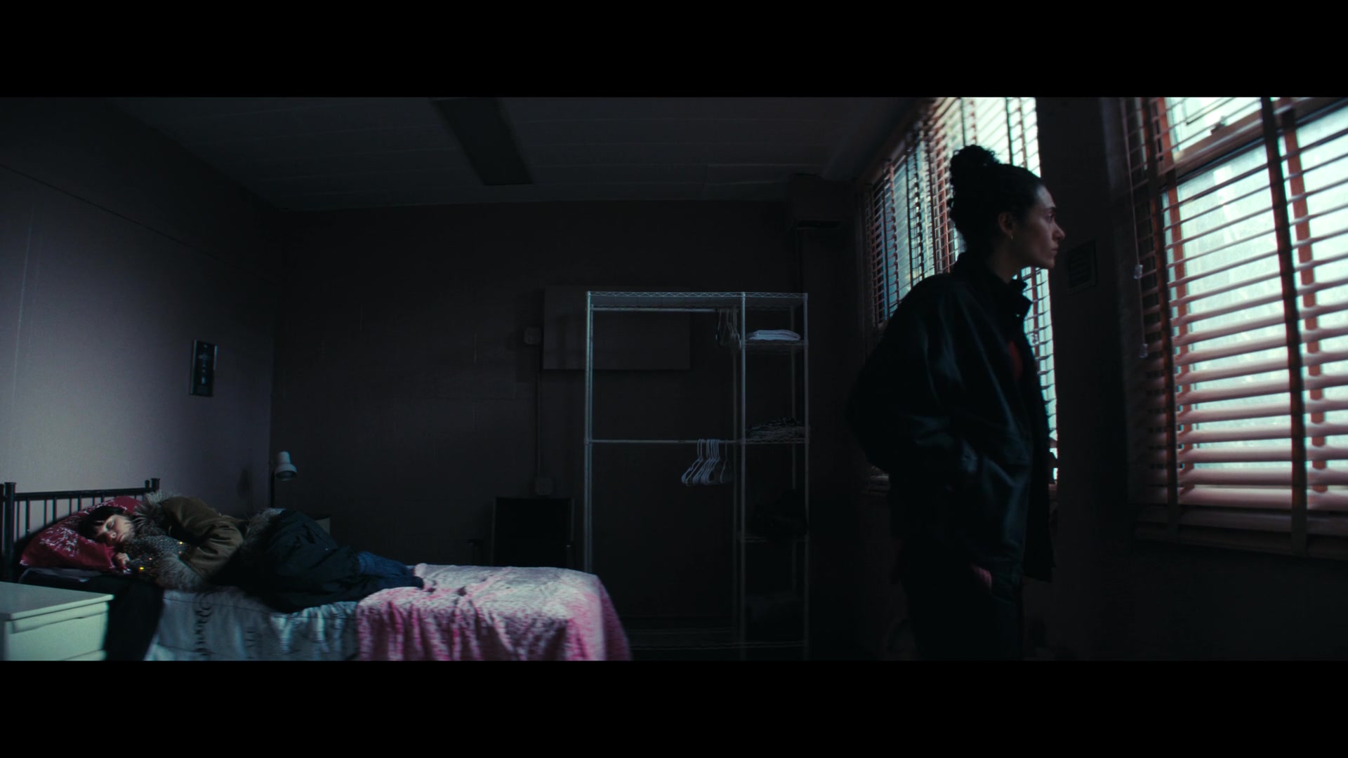 Furious_S01E06_They_Make_a_Noise_Like_Feathers_1080p_ERW_002281.jpg