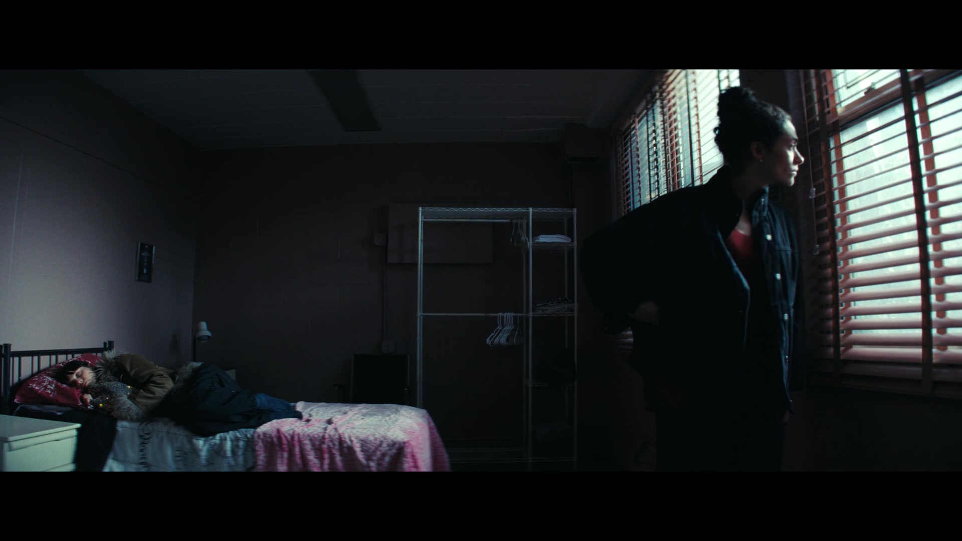 Furious_S01E06_They_Make_a_Noise_Like_Feathers_1080p_ERW_002283.jpg