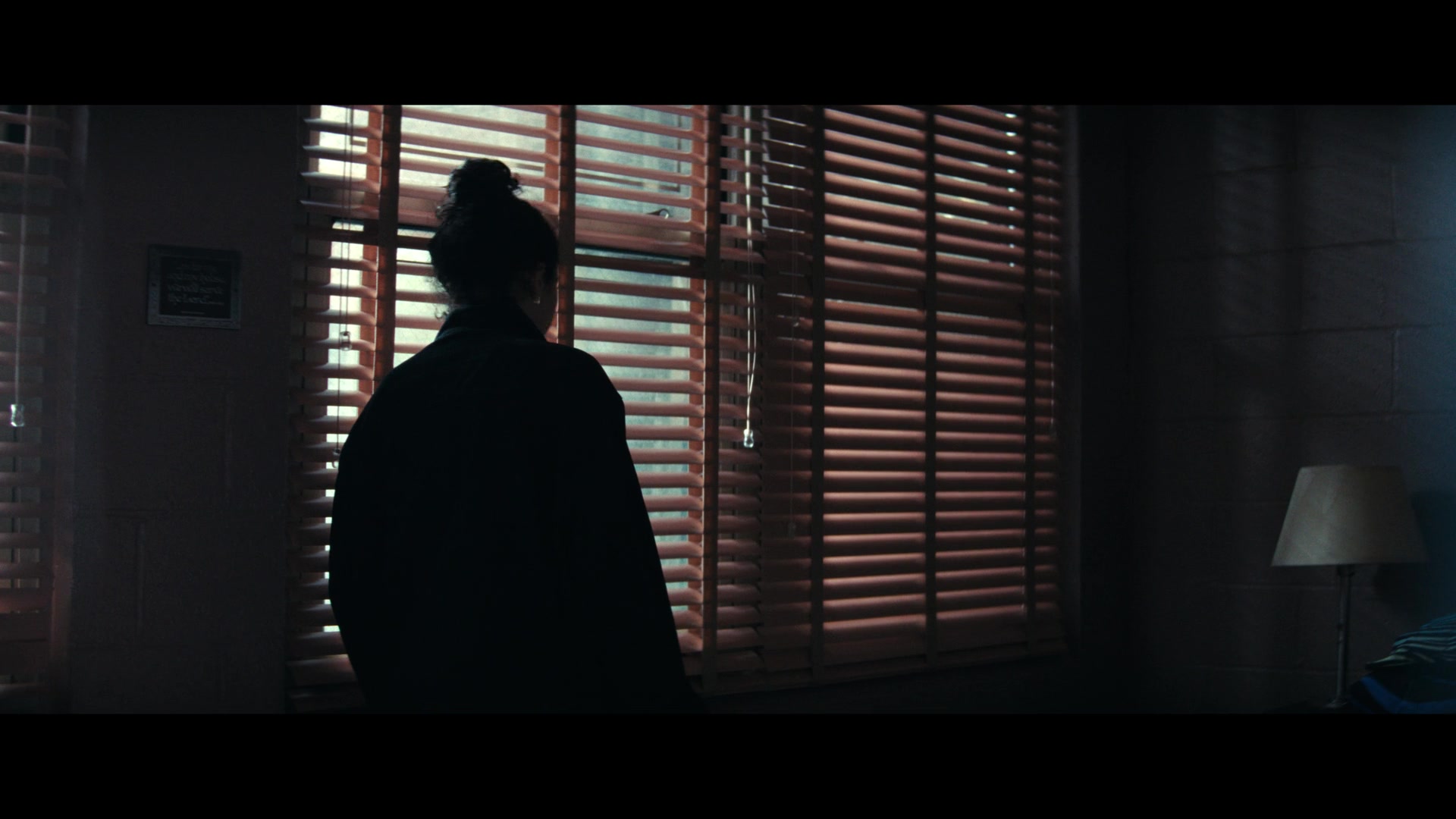 Furious_S01E06_They_Make_a_Noise_Like_Feathers_1080p_ERW_002288.jpg
