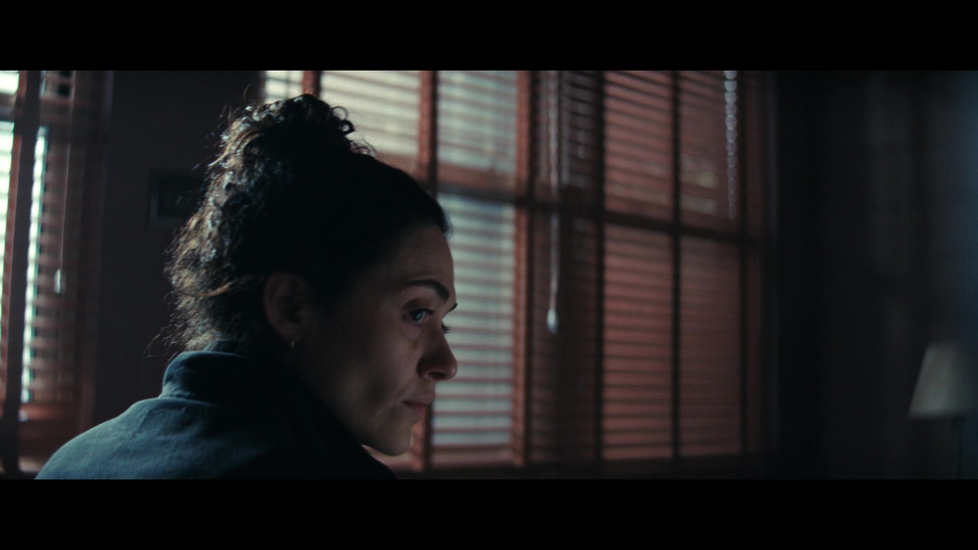 Furious_S01E06_They_Make_a_Noise_Like_Feathers_1080p_ERW_002310.jpg