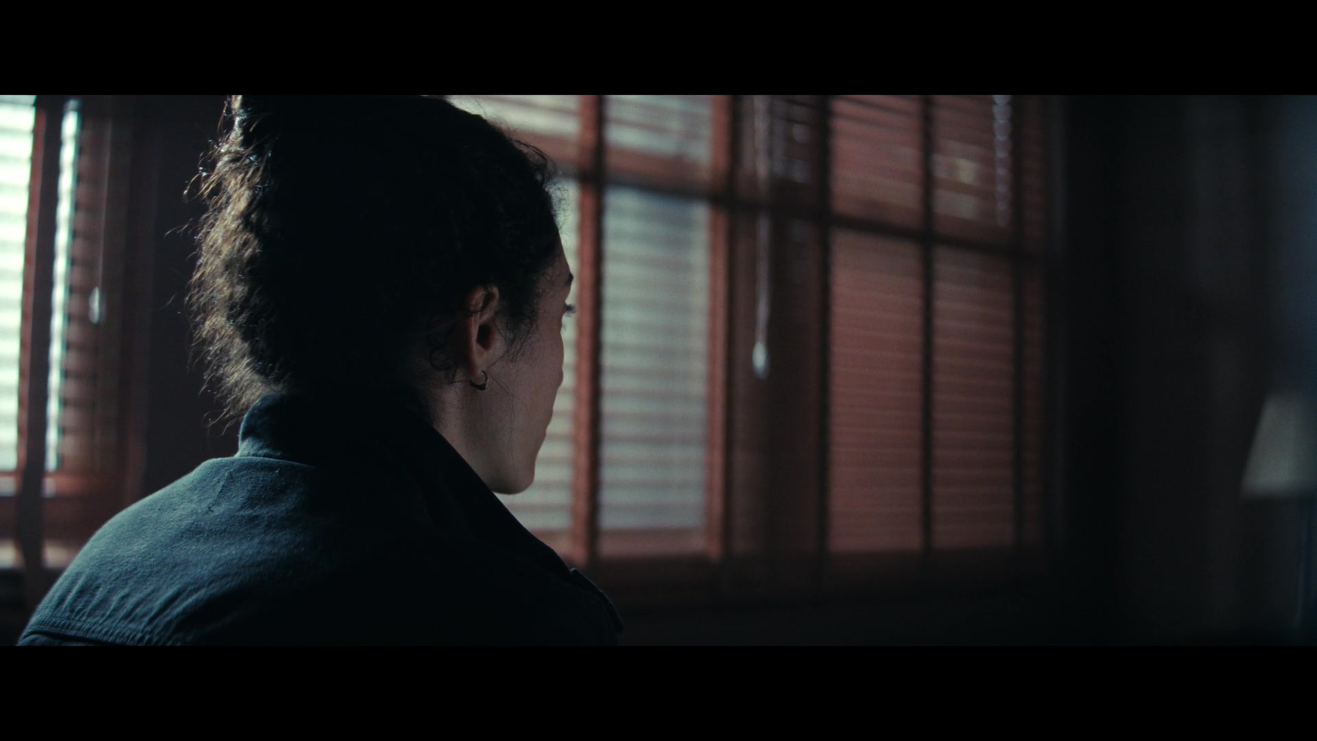 Furious_S01E06_They_Make_a_Noise_Like_Feathers_1080p_ERW_002329.jpg