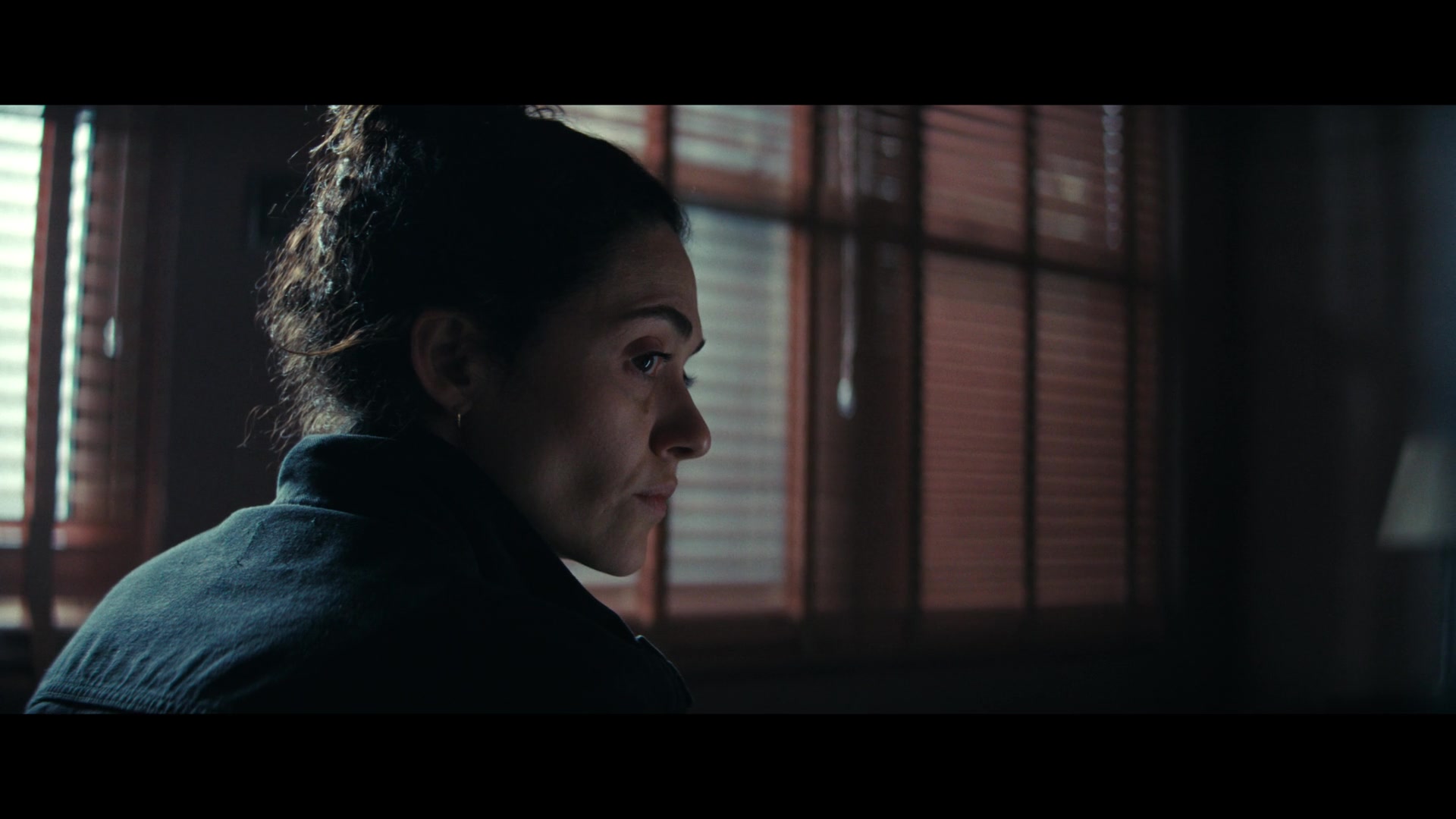 Furious_S01E06_They_Make_a_Noise_Like_Feathers_1080p_ERW_002331.jpg