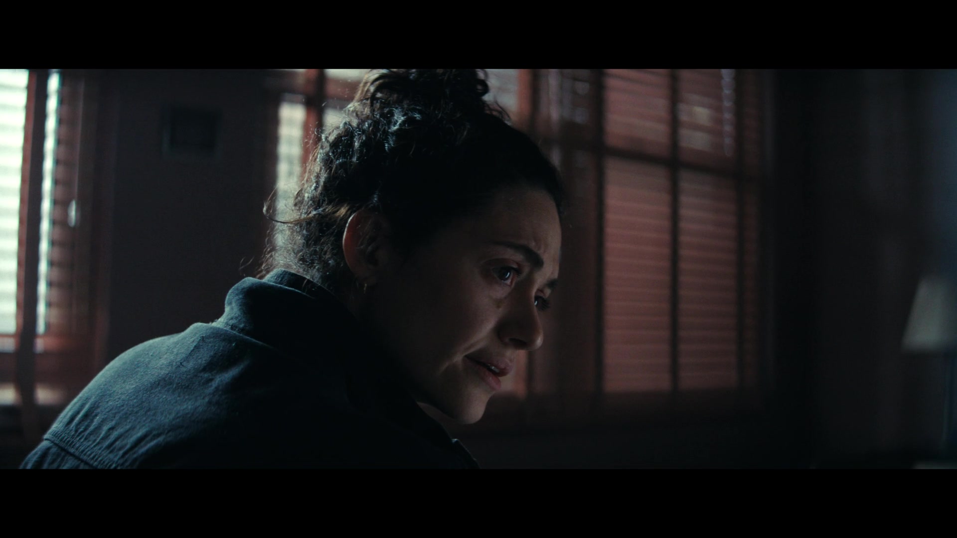 Furious_S01E06_They_Make_a_Noise_Like_Feathers_1080p_ERW_002339.jpg