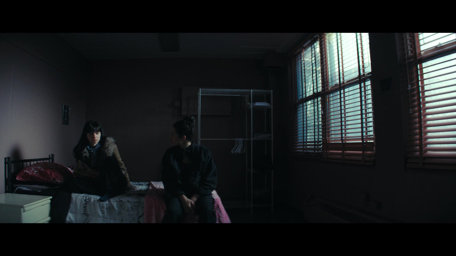 Furious_S01E06_They_Make_a_Noise_Like_Feathers_1080p_ERW_002396.jpg