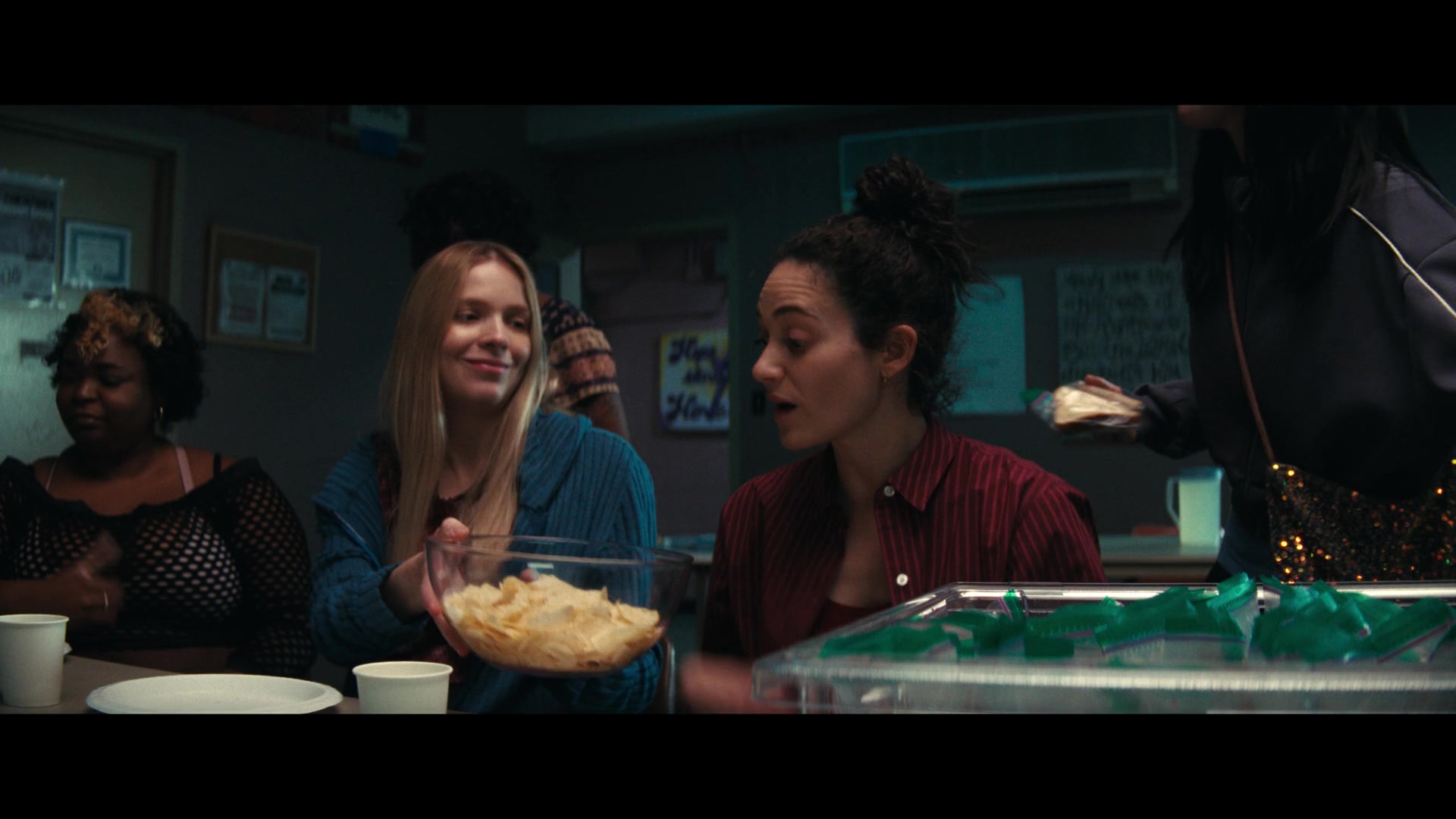 Furious_S01E06_They_Make_a_Noise_Like_Feathers_1080p_ERW_002979.jpg