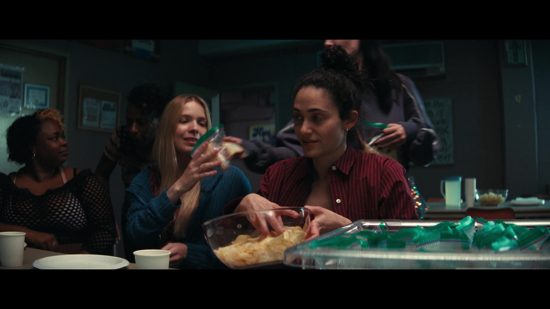 Furious_S01E06_They_Make_a_Noise_Like_Feathers_1080p_ERW_002982.jpg