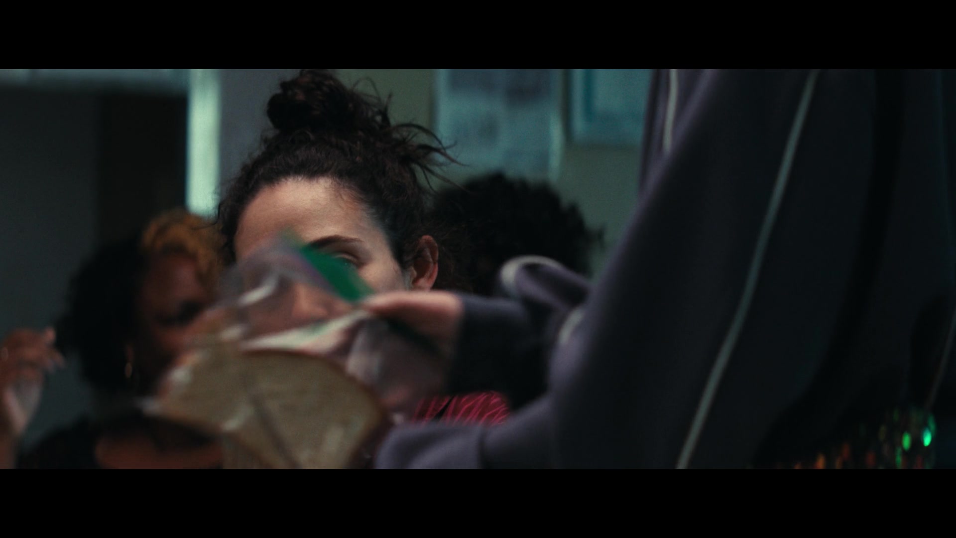 Furious_S01E06_They_Make_a_Noise_Like_Feathers_1080p_ERW_002997.jpg