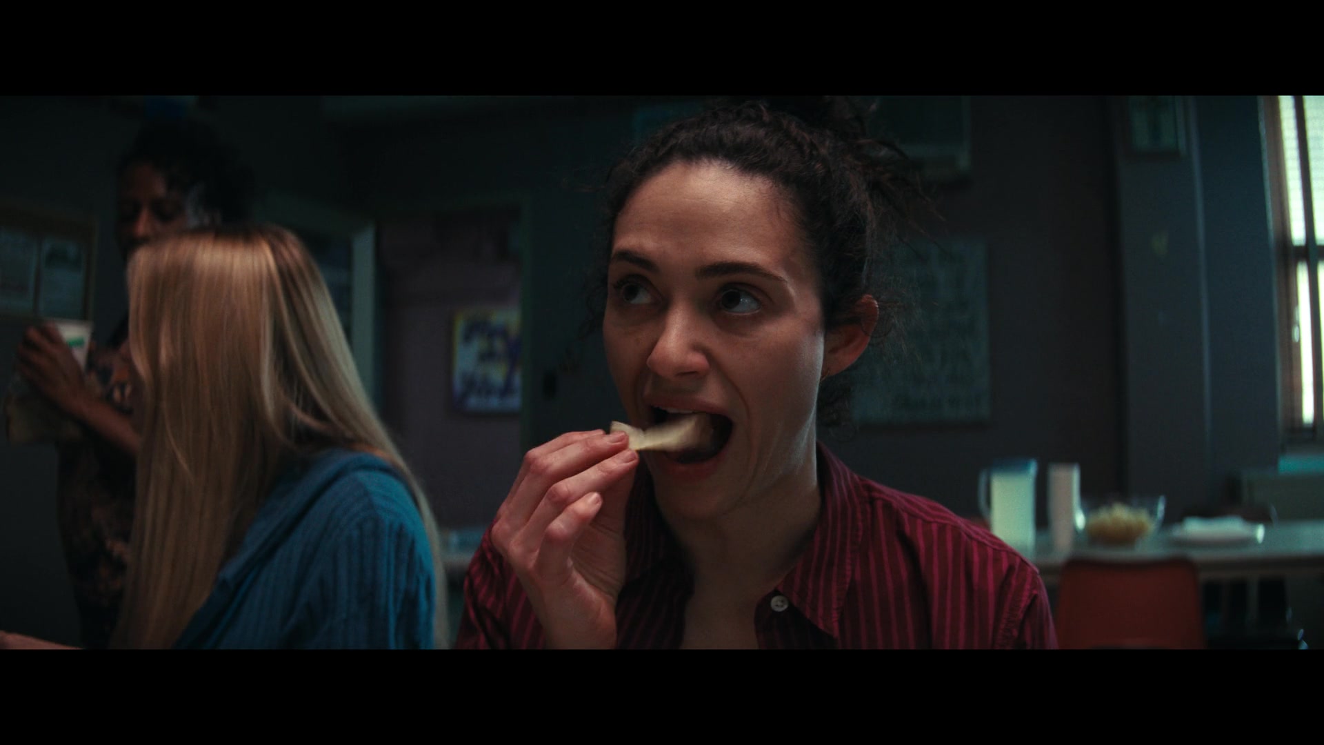 Furious_S01E06_They_Make_a_Noise_Like_Feathers_1080p_ERW_003006.jpg