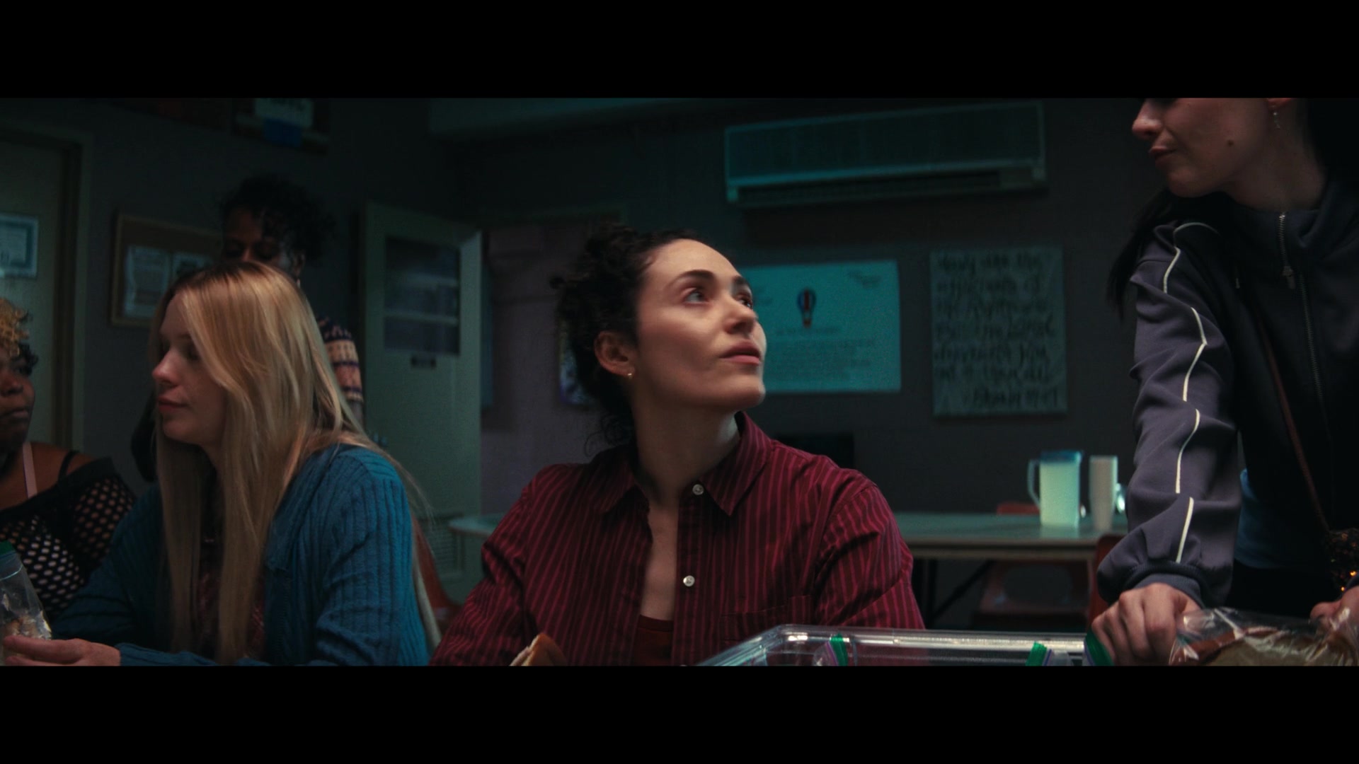 Furious_S01E06_They_Make_a_Noise_Like_Feathers_1080p_ERW_003024.jpg
