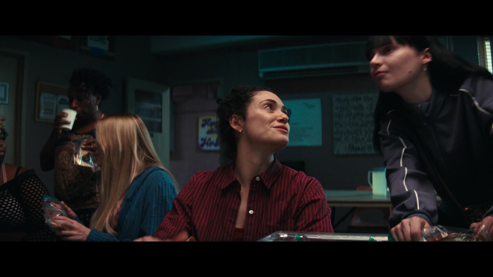 Furious_S01E06_They_Make_a_Noise_Like_Feathers_1080p_ERW_003030.jpg