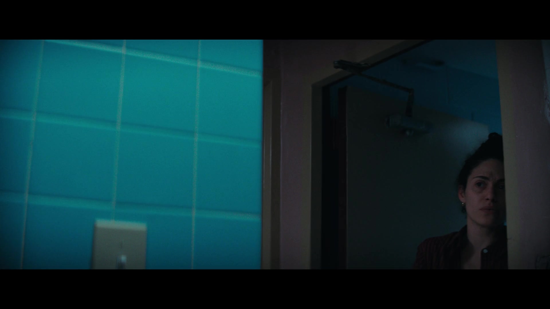 Furious_S01E06_They_Make_a_Noise_Like_Feathers_1080p_ERW_003446.jpg
