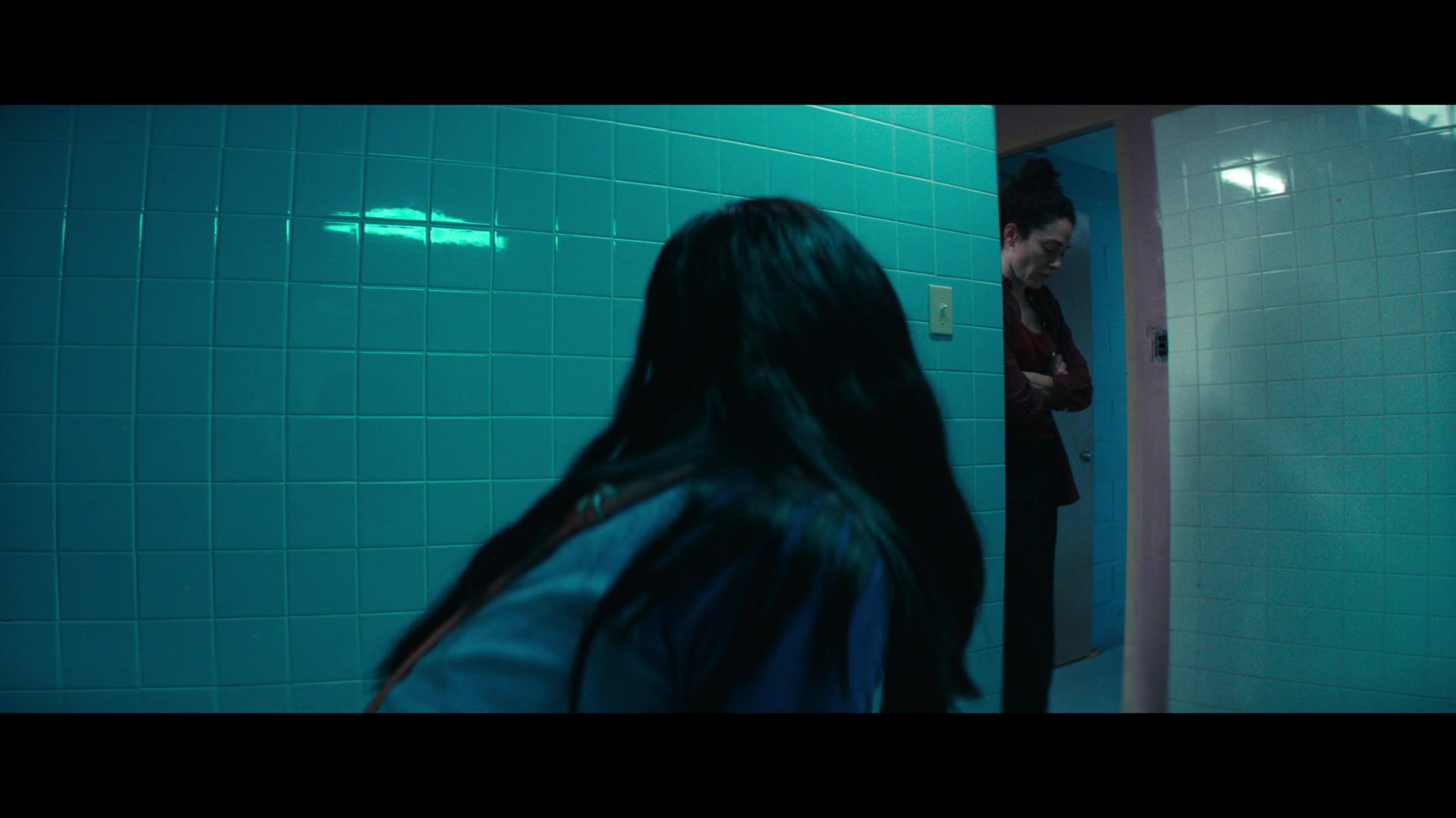 Furious_S01E06_They_Make_a_Noise_Like_Feathers_1080p_ERW_003487.jpg