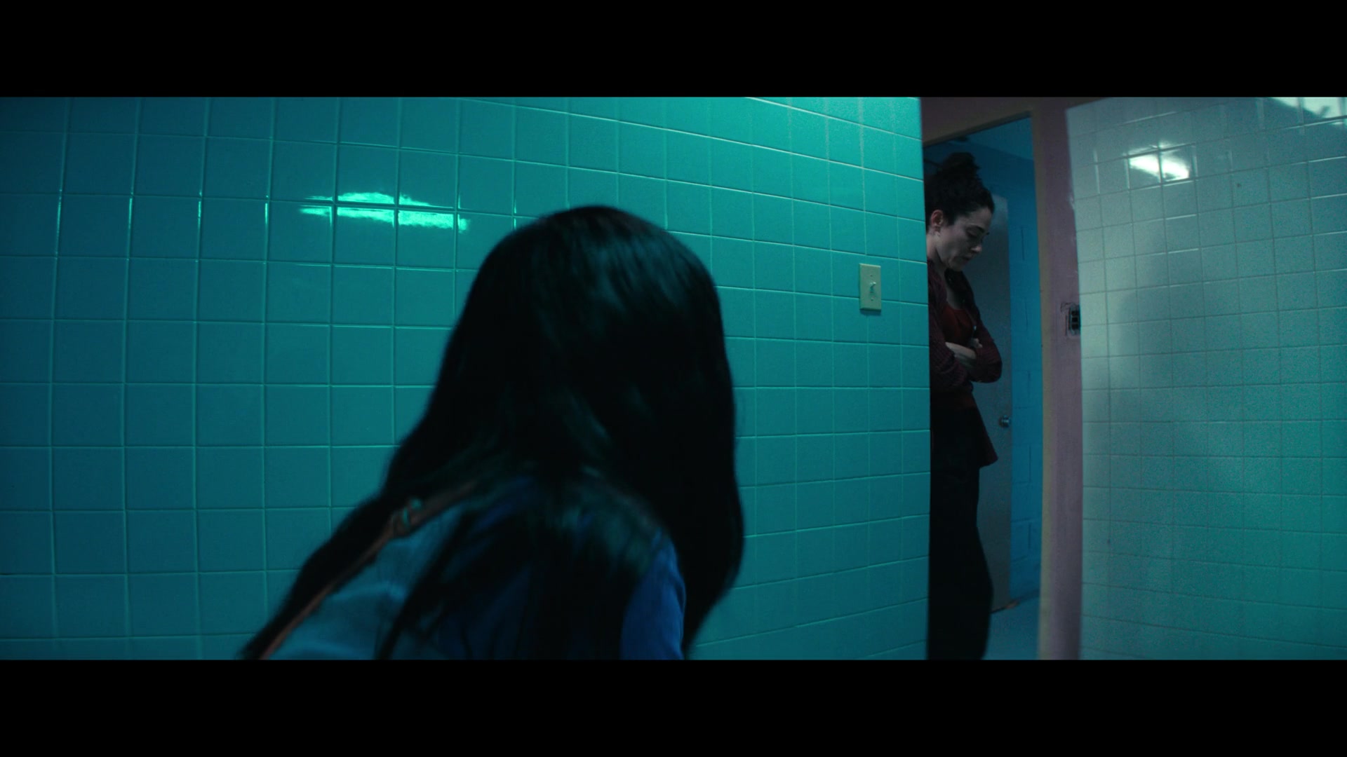 Furious_S01E06_They_Make_a_Noise_Like_Feathers_1080p_ERW_003488.jpg