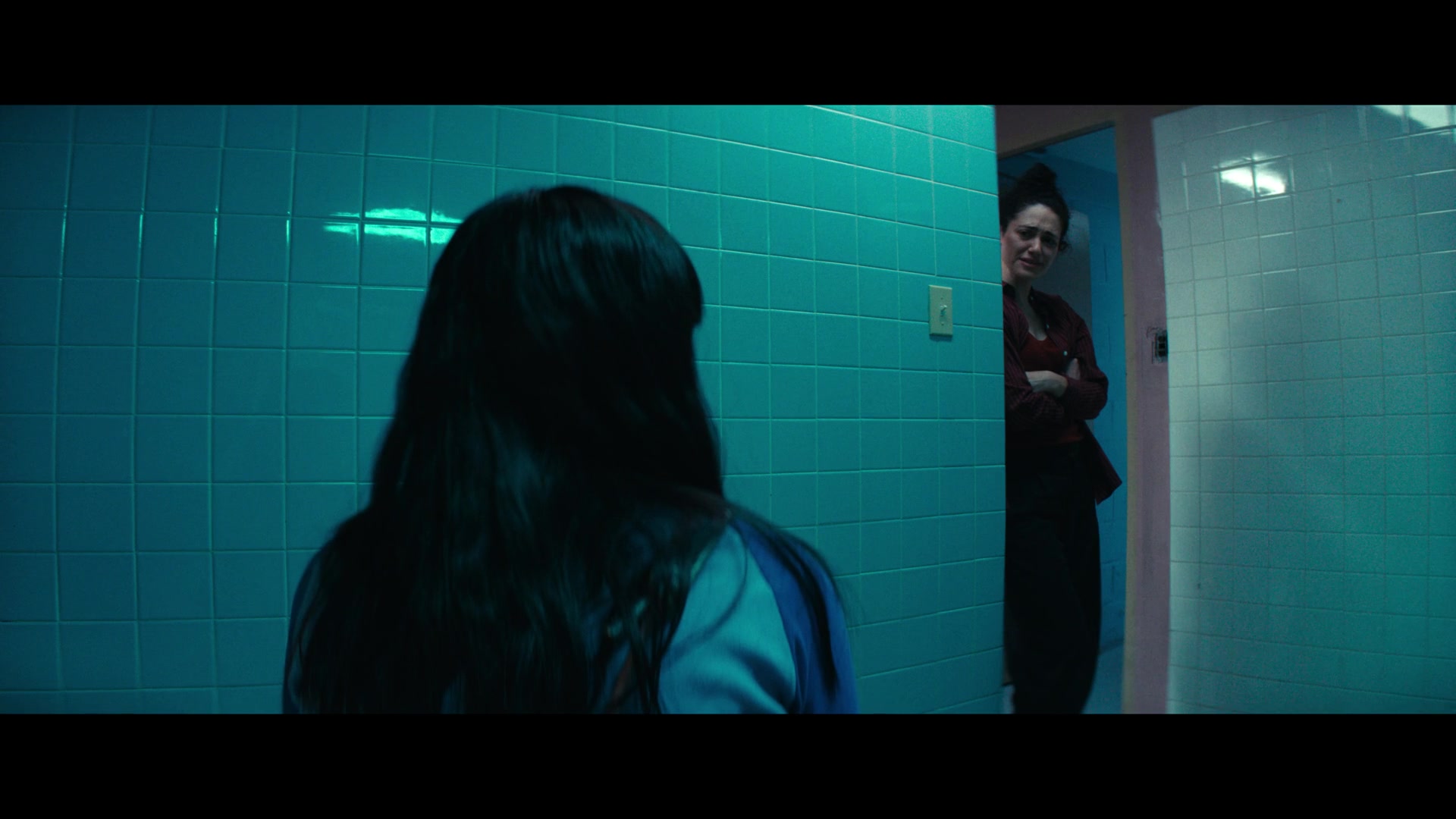 Furious_S01E06_They_Make_a_Noise_Like_Feathers_1080p_ERW_003639.jpg