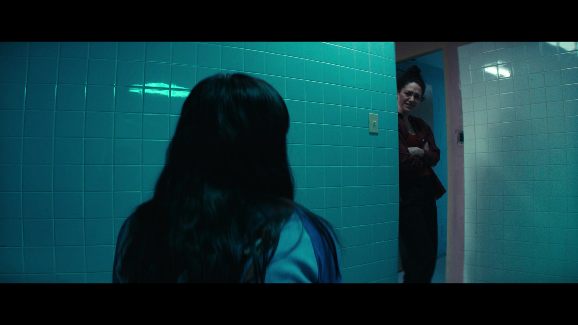 Furious_S01E06_They_Make_a_Noise_Like_Feathers_1080p_ERW_003641.jpg