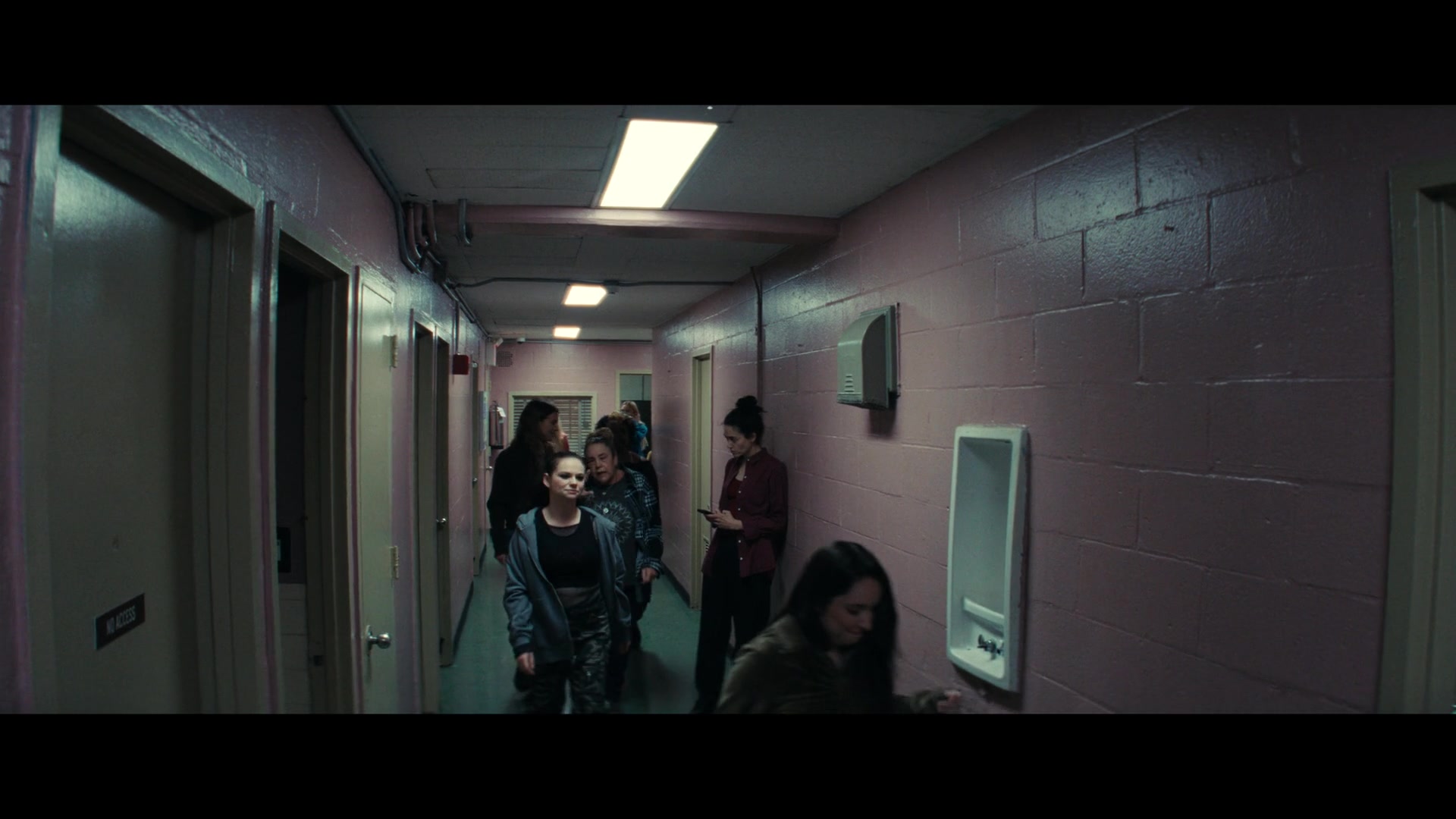Furious_S01E06_They_Make_a_Noise_Like_Feathers_1080p_ERW_004579.jpg