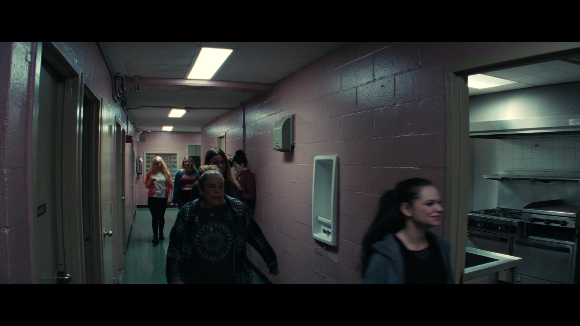 Furious_S01E06_They_Make_a_Noise_Like_Feathers_1080p_ERW_004585.jpg