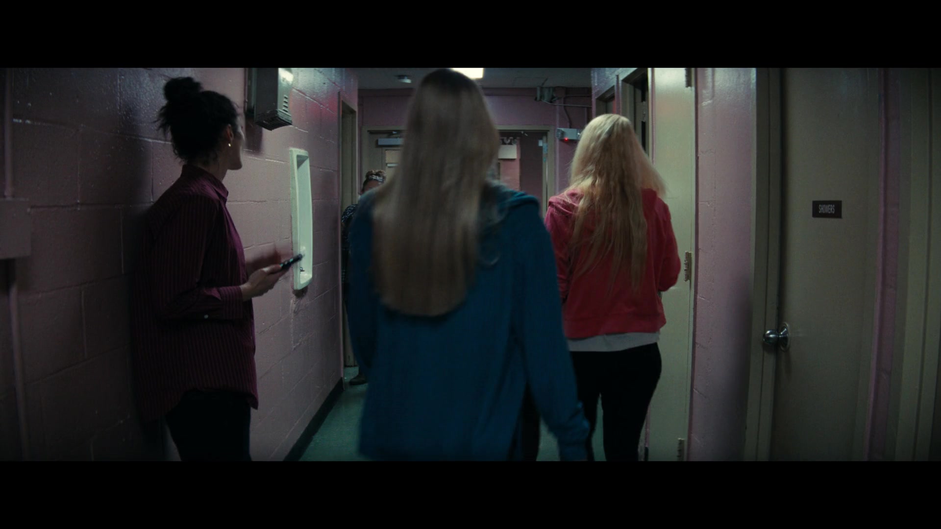 Furious_S01E06_They_Make_a_Noise_Like_Feathers_1080p_ERW_004590.jpg