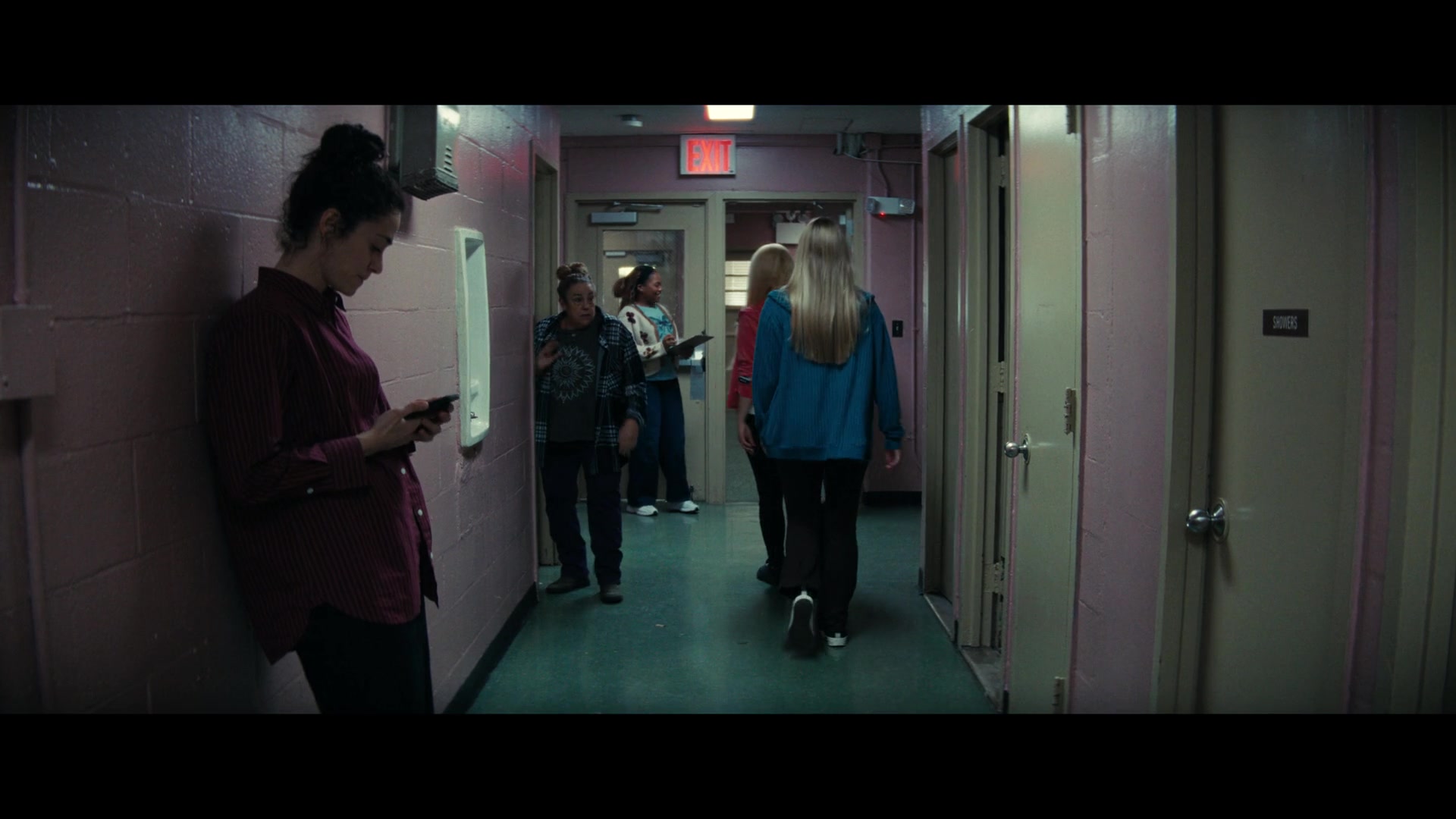Furious_S01E06_They_Make_a_Noise_Like_Feathers_1080p_ERW_004596.jpg