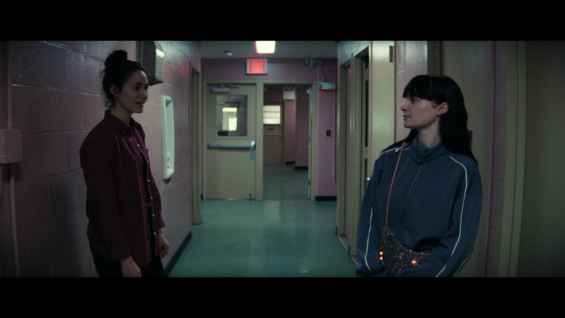 Furious_S01E06_They_Make_a_Noise_Like_Feathers_1080p_ERW_004634.jpg