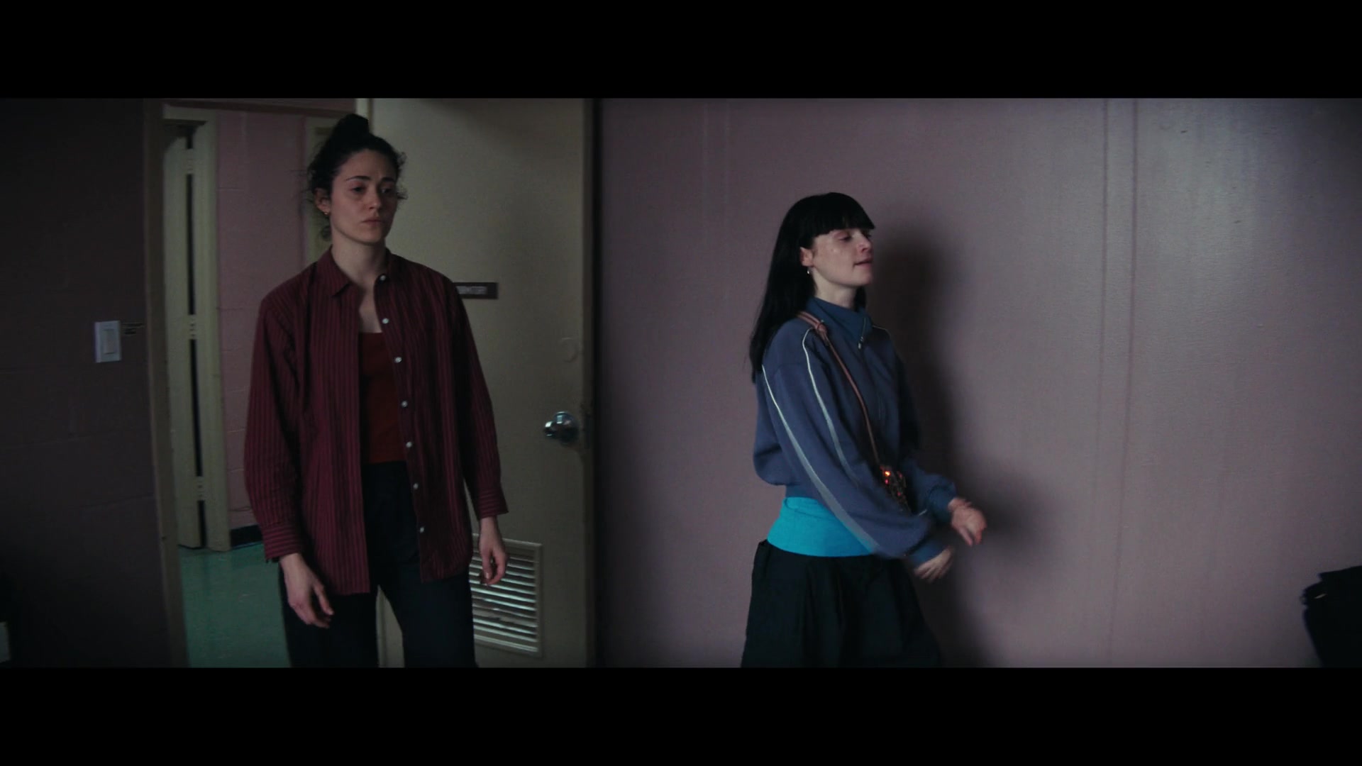 Furious_S01E06_They_Make_a_Noise_Like_Feathers_1080p_ERW_004683.jpg