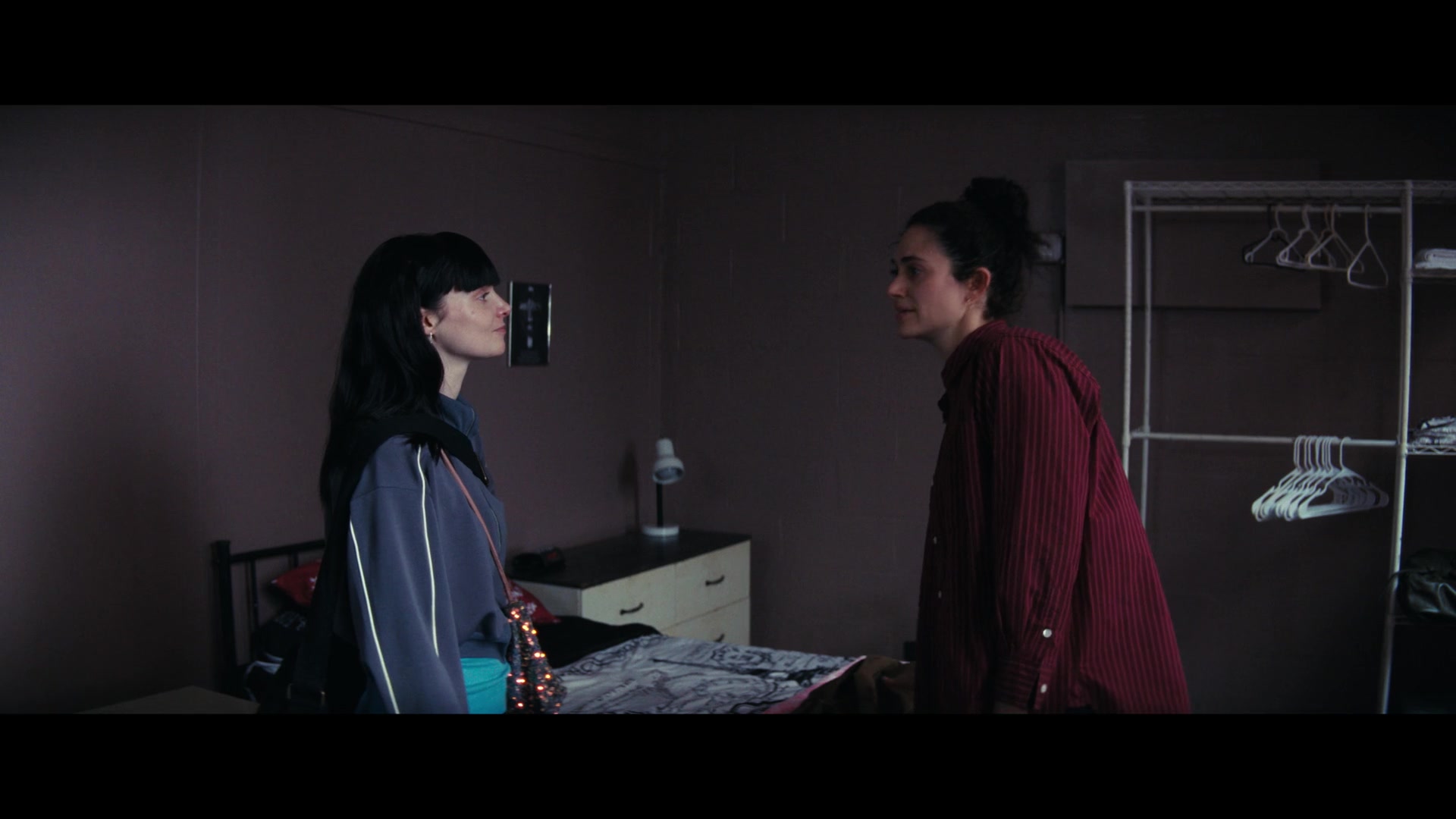Furious_S01E06_They_Make_a_Noise_Like_Feathers_1080p_ERW_004726.jpg