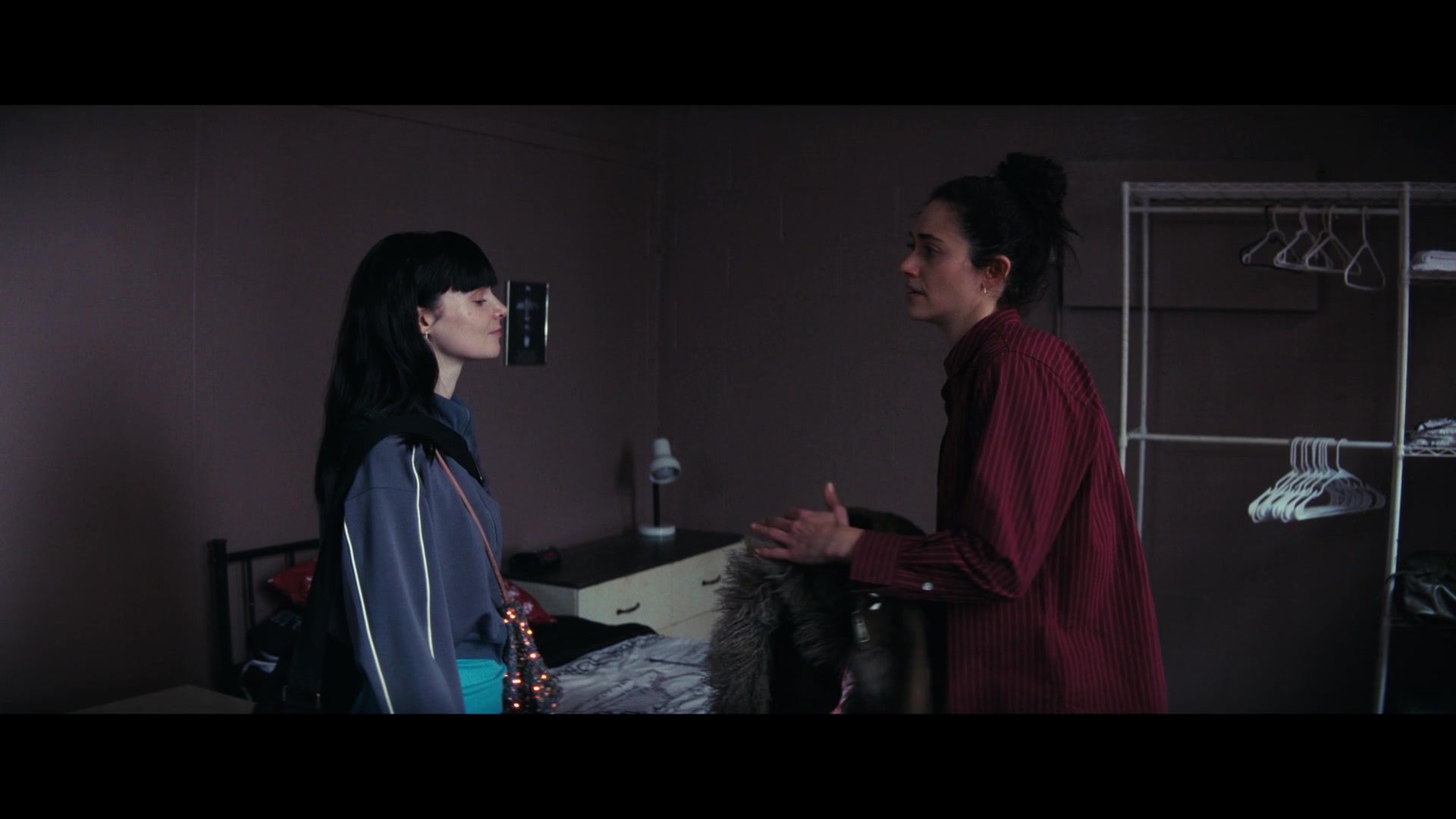 Furious_S01E06_They_Make_a_Noise_Like_Feathers_1080p_ERW_004730.jpg