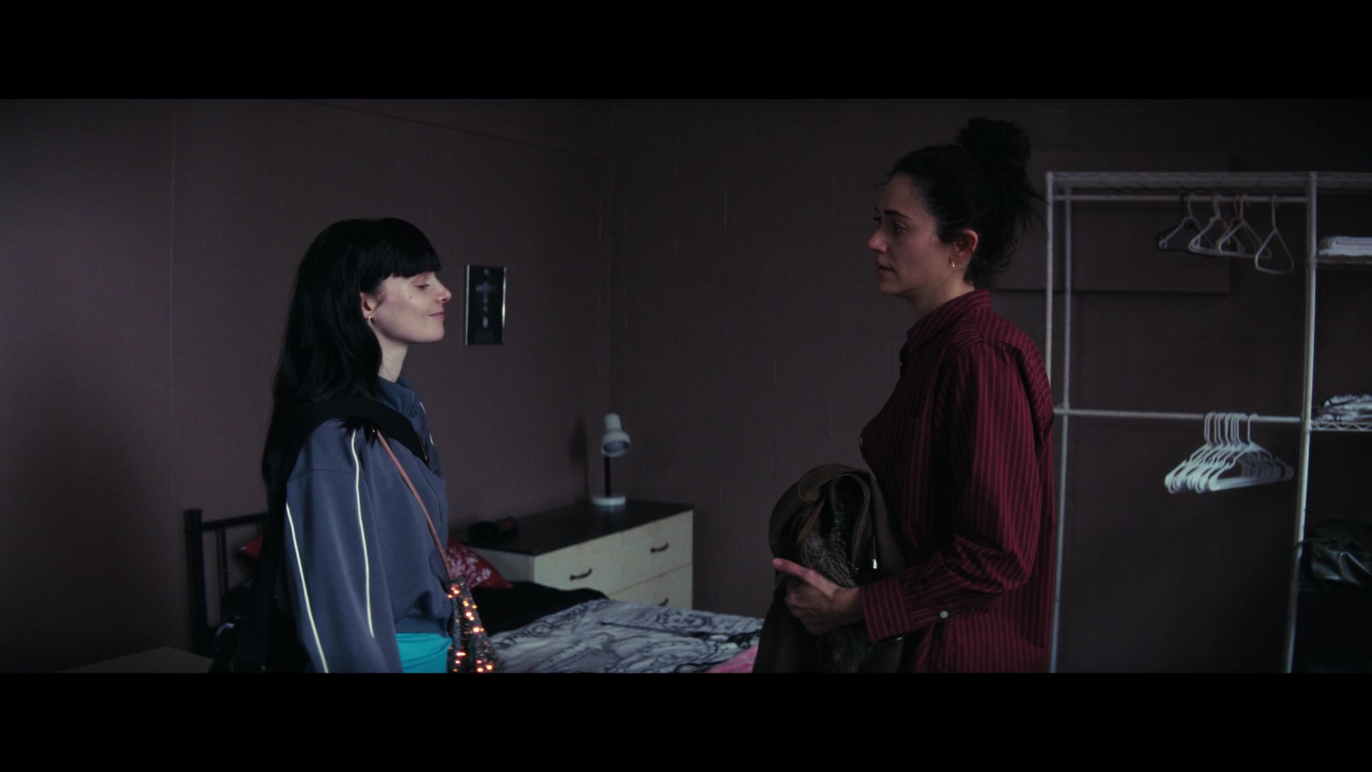 Furious_S01E06_They_Make_a_Noise_Like_Feathers_1080p_ERW_004734.jpg