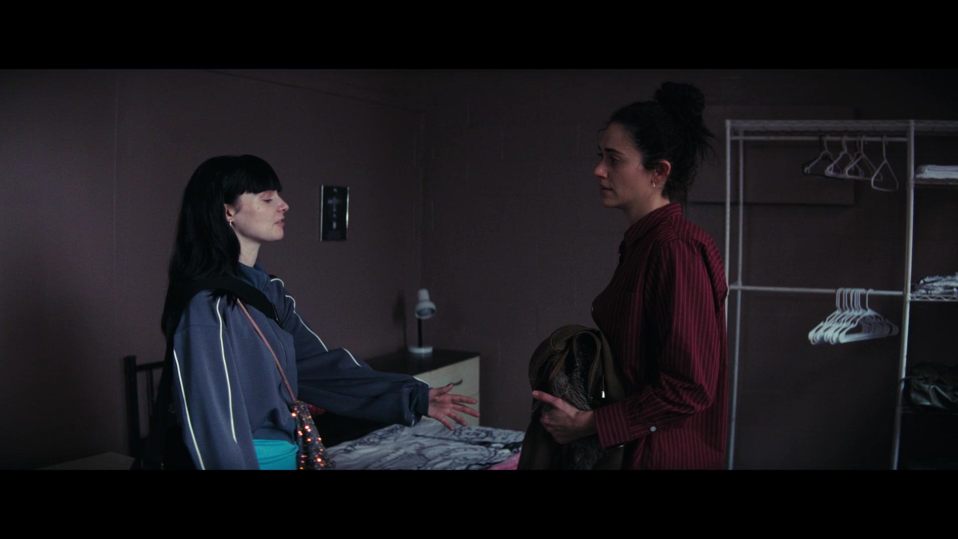 Furious_S01E06_They_Make_a_Noise_Like_Feathers_1080p_ERW_004736.jpg