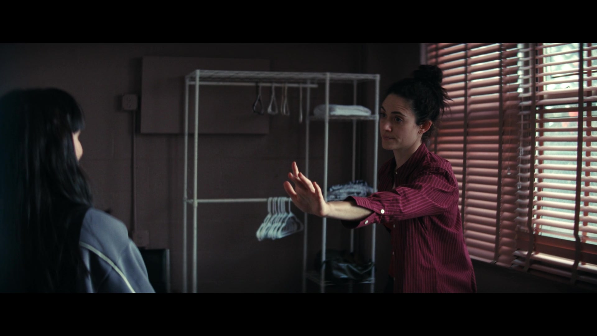 Furious_S01E06_They_Make_a_Noise_Like_Feathers_1080p_ERW_004768.jpg