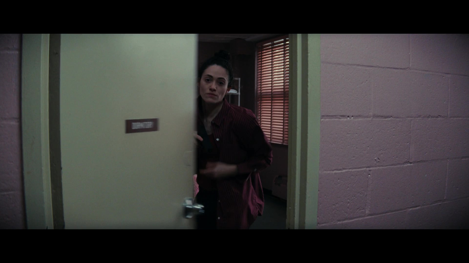 Furious_S01E06_They_Make_a_Noise_Like_Feathers_1080p_ERW_004787.jpg