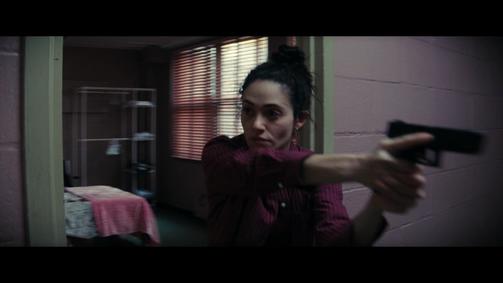 Furious_S01E06_They_Make_a_Noise_Like_Feathers_1080p_ERW_004789.jpg